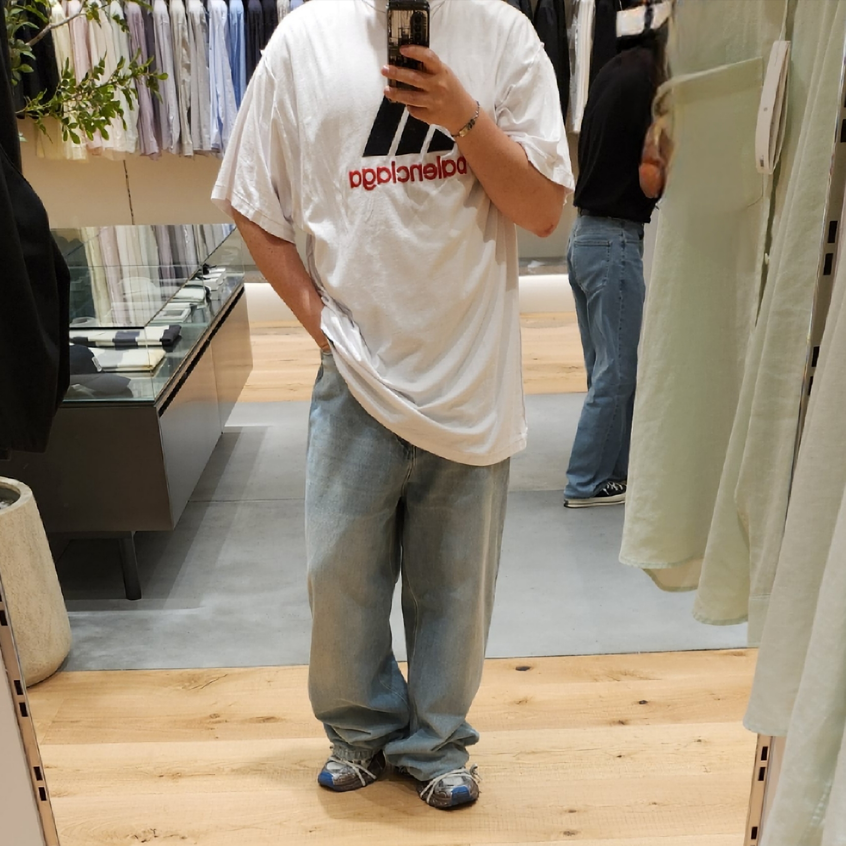 Balenciaga 3XL Sneakers Worn Out Grey White Blue 착용 스타일