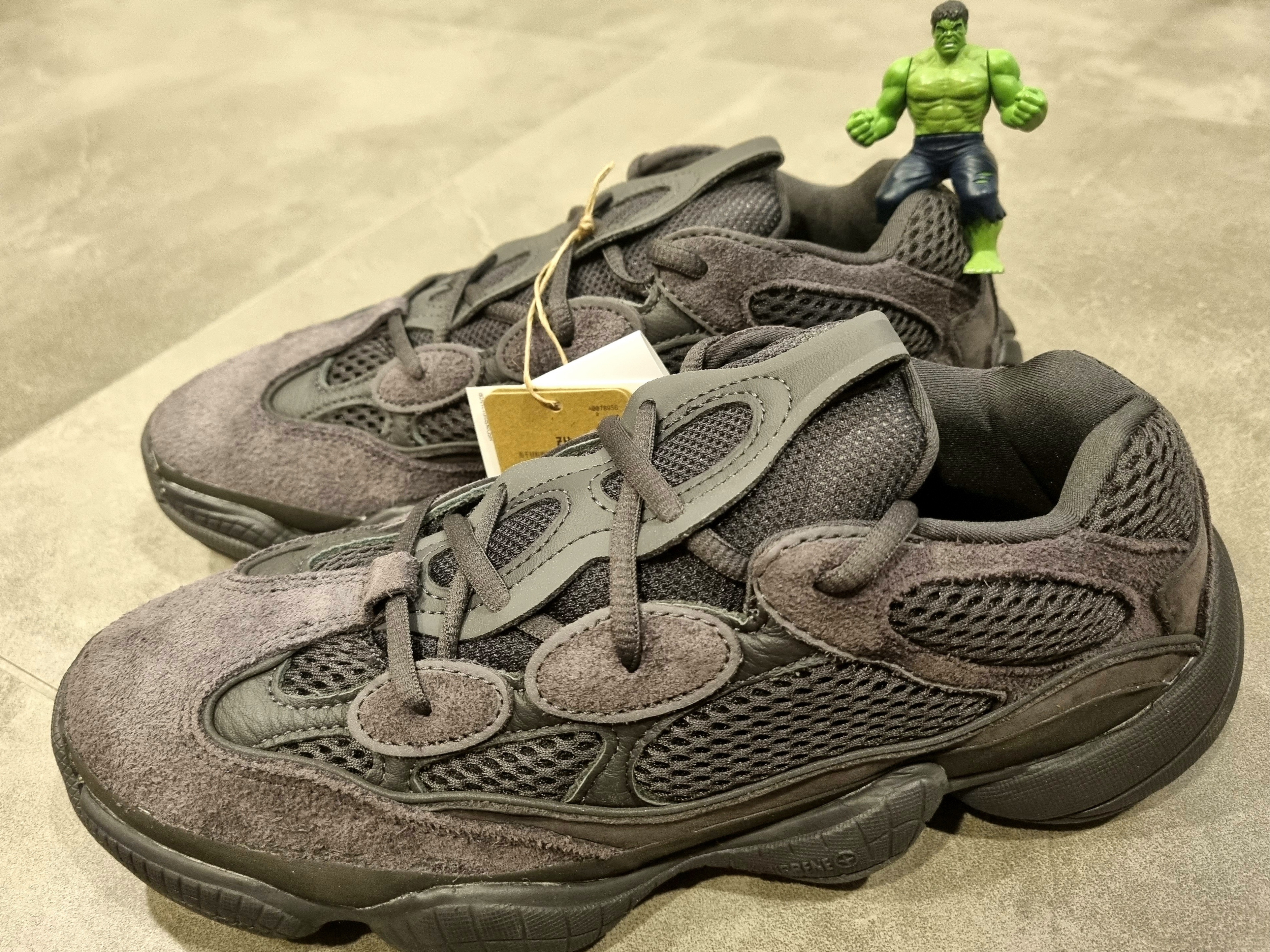 Adidas Yeezy 500 Utility Black 2022/2023 착용 스타일 - 1