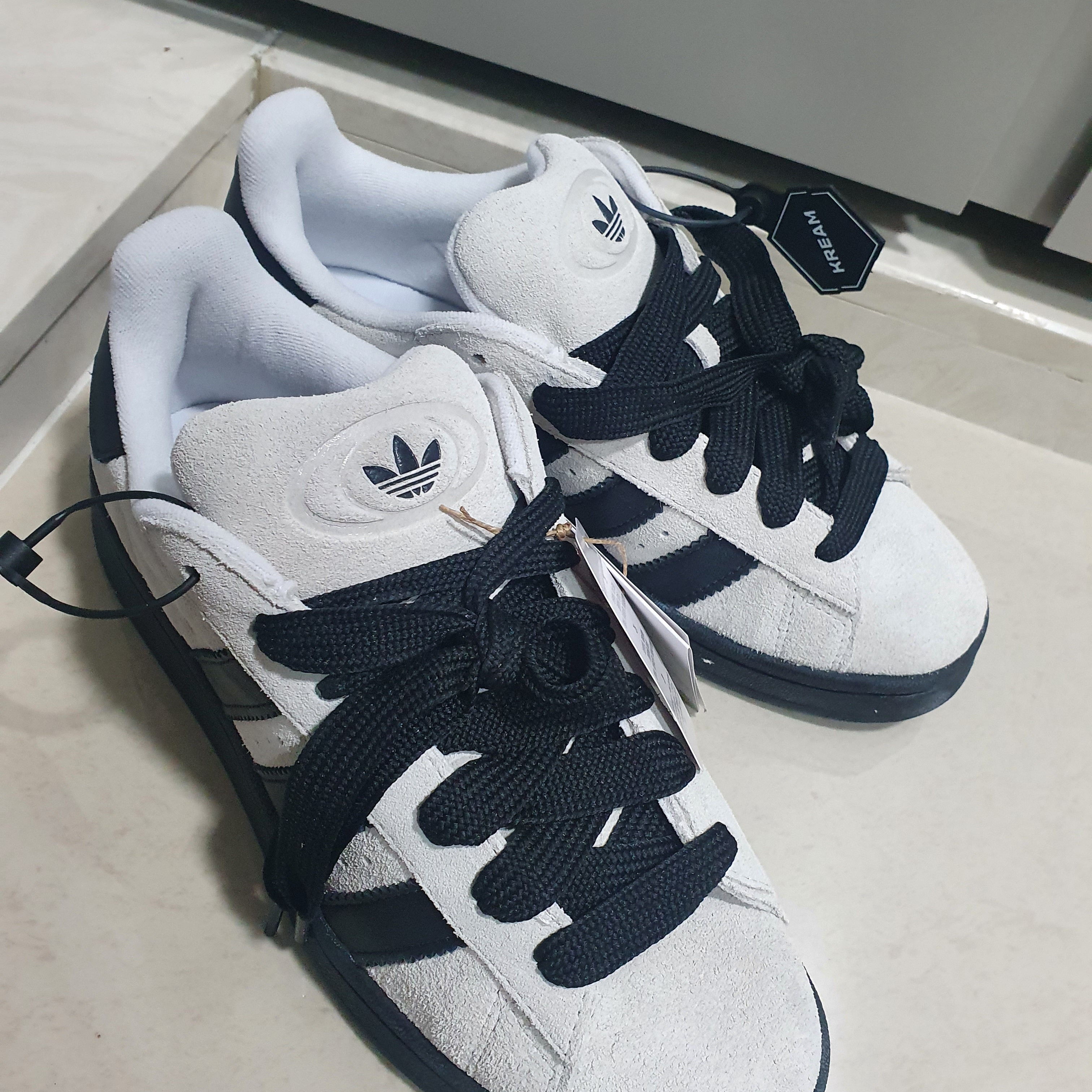 Adidas Campus 00s Cloud White Core Black 착용 스타일
