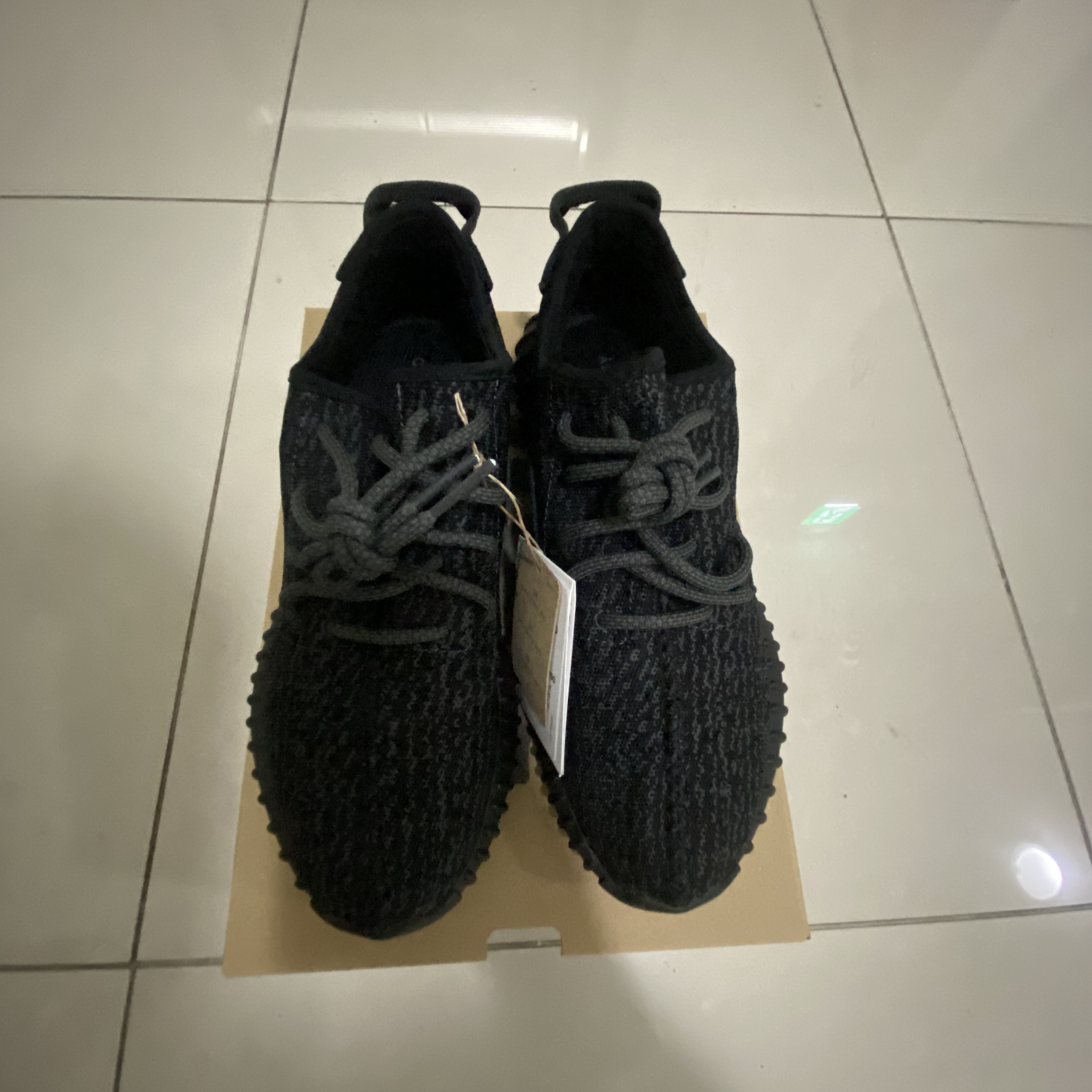 Adidas Yeezy Boost 350 Pirate Black 2023 착용 스타일