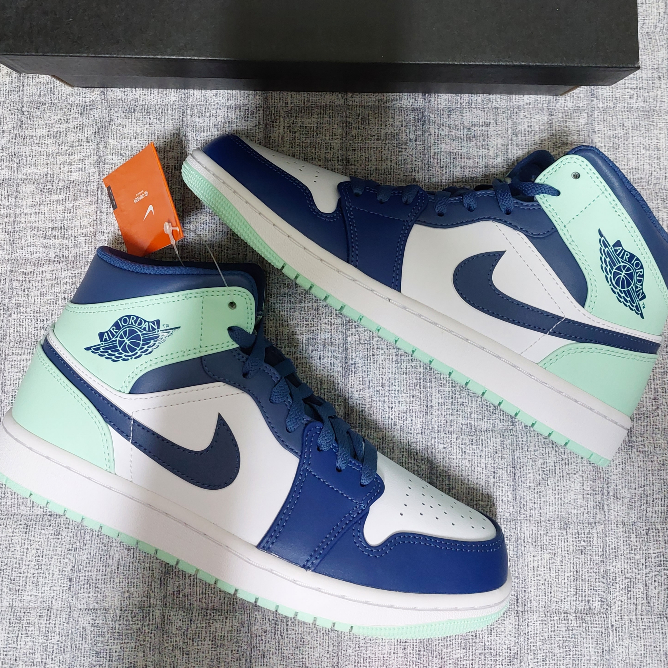Jordan 1 Mid Blue Mint 착용 스타일