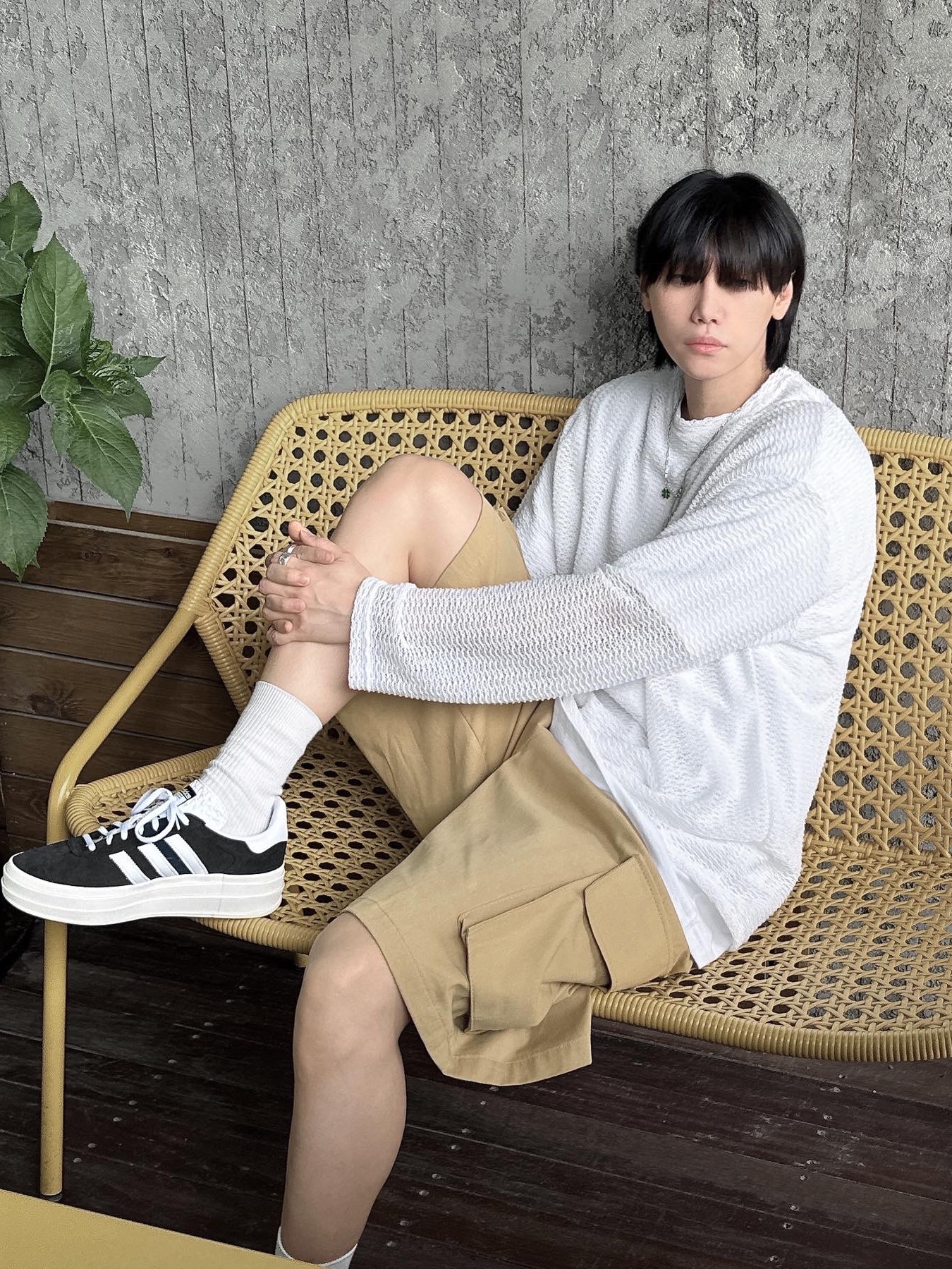 (W) Adidas Gazelle Bold Core Black Cloud White 착용 스타일 - 2