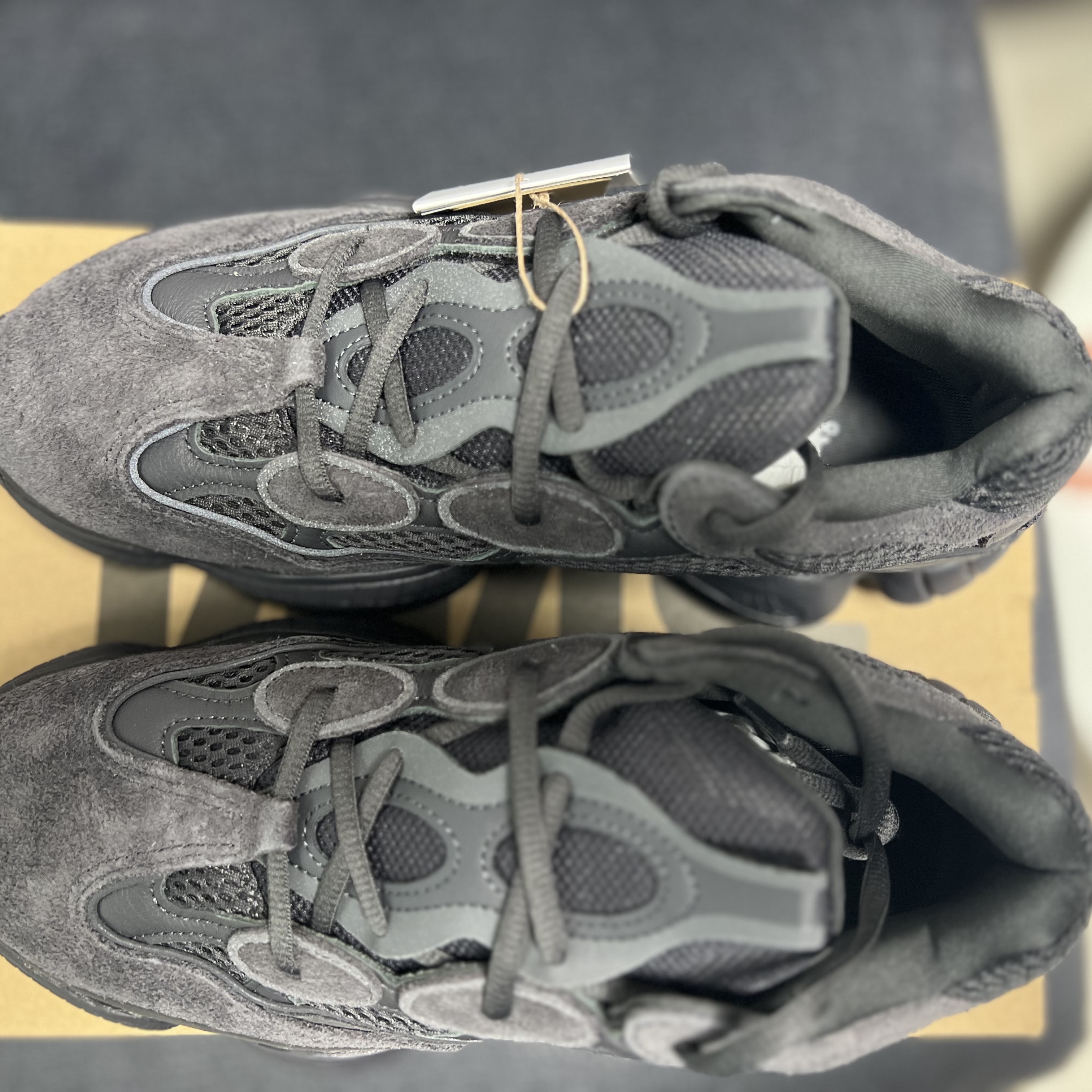 Adidas Yeezy 500 Utility Black 2022/2023 착용 스타일 - 1