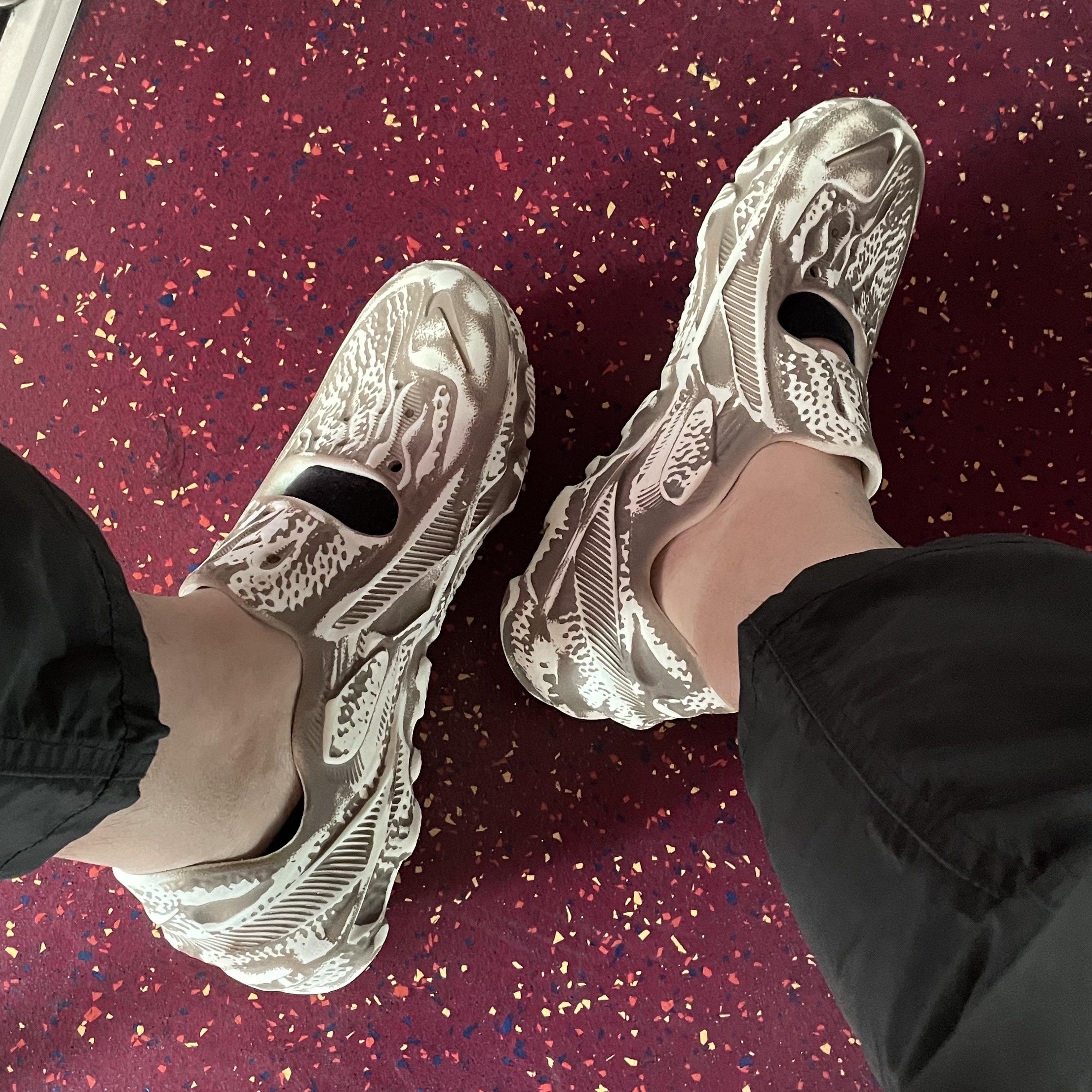 Nike ISPA Universal Natural and Desert Dust 착용 스타일