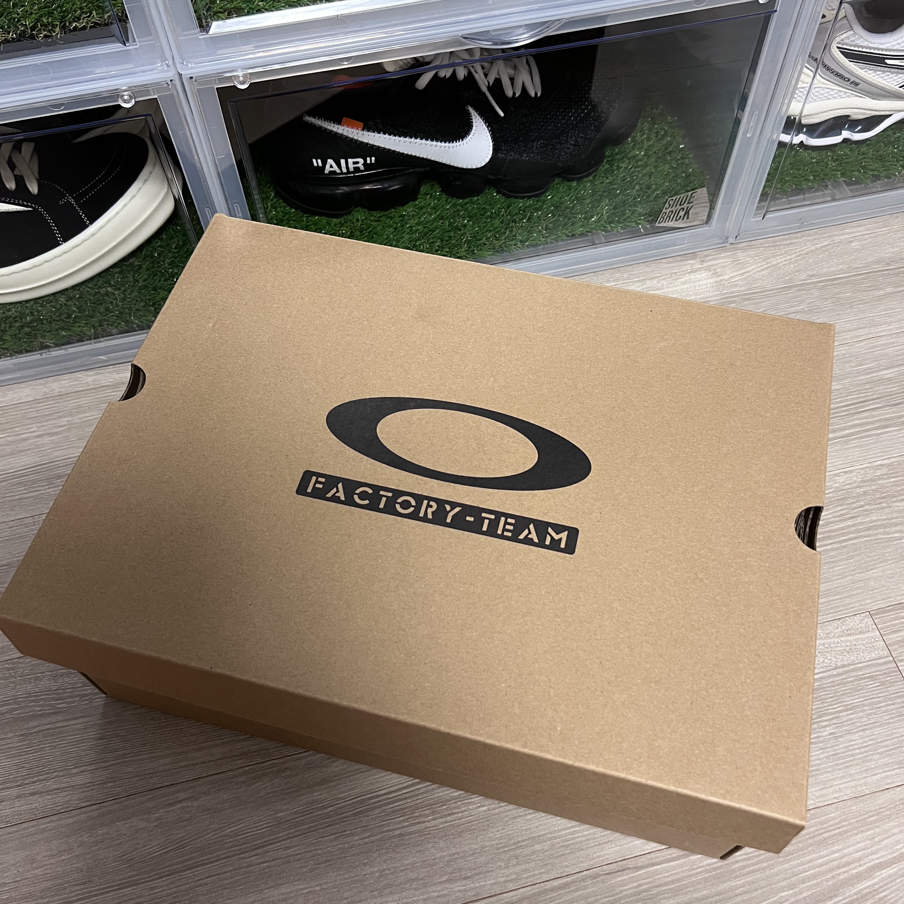 Oakley Factory Team x Brain Dead Ostrich Chop Saw Mule Black, Nike x Off-White Air VaporMax OG Black The Ten 착용 스타일 - 2