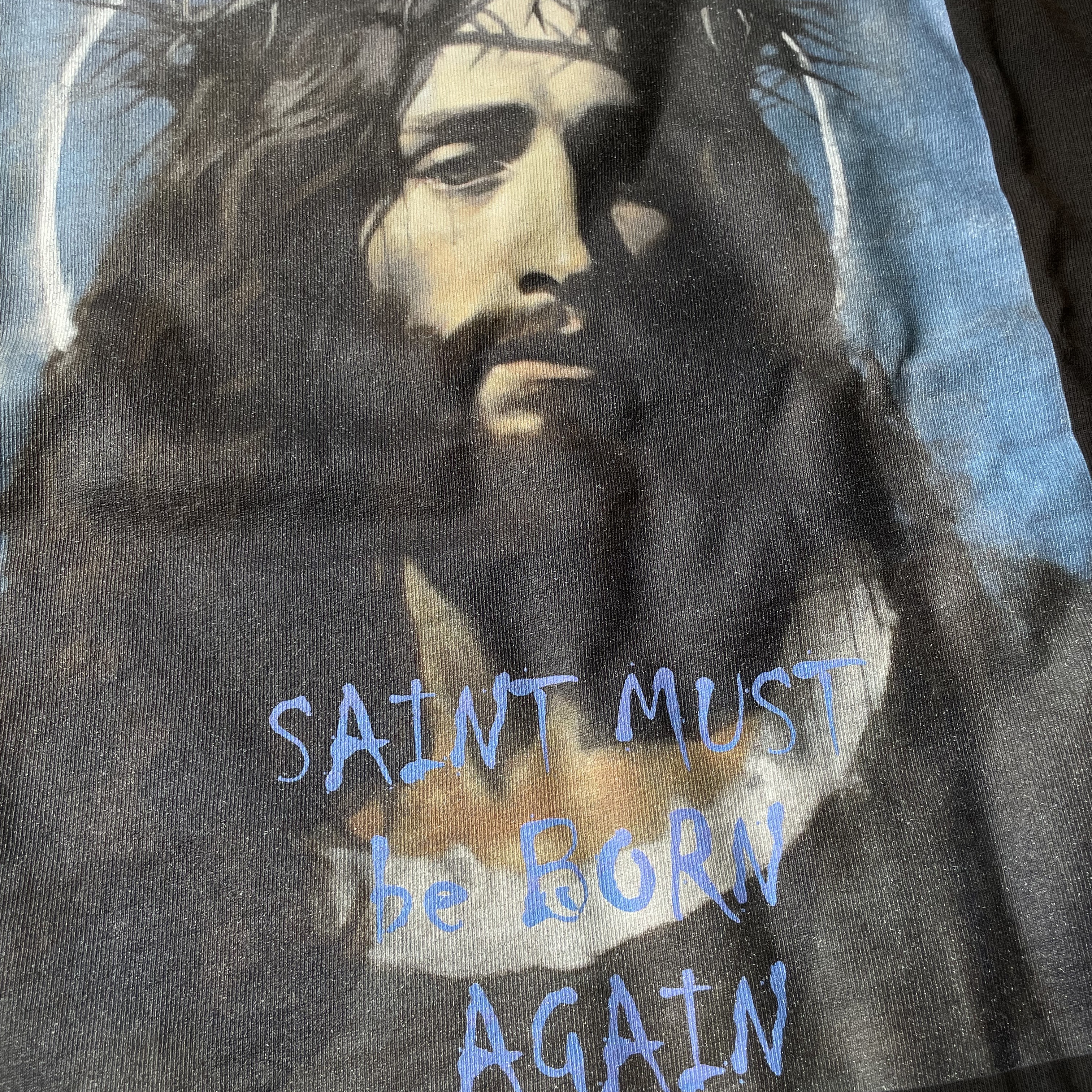 Ourpas x Bizzare Imagination Galleria Exclusive T-Shirt G-001 Saint Wahed Black 착용 스타일 - 1