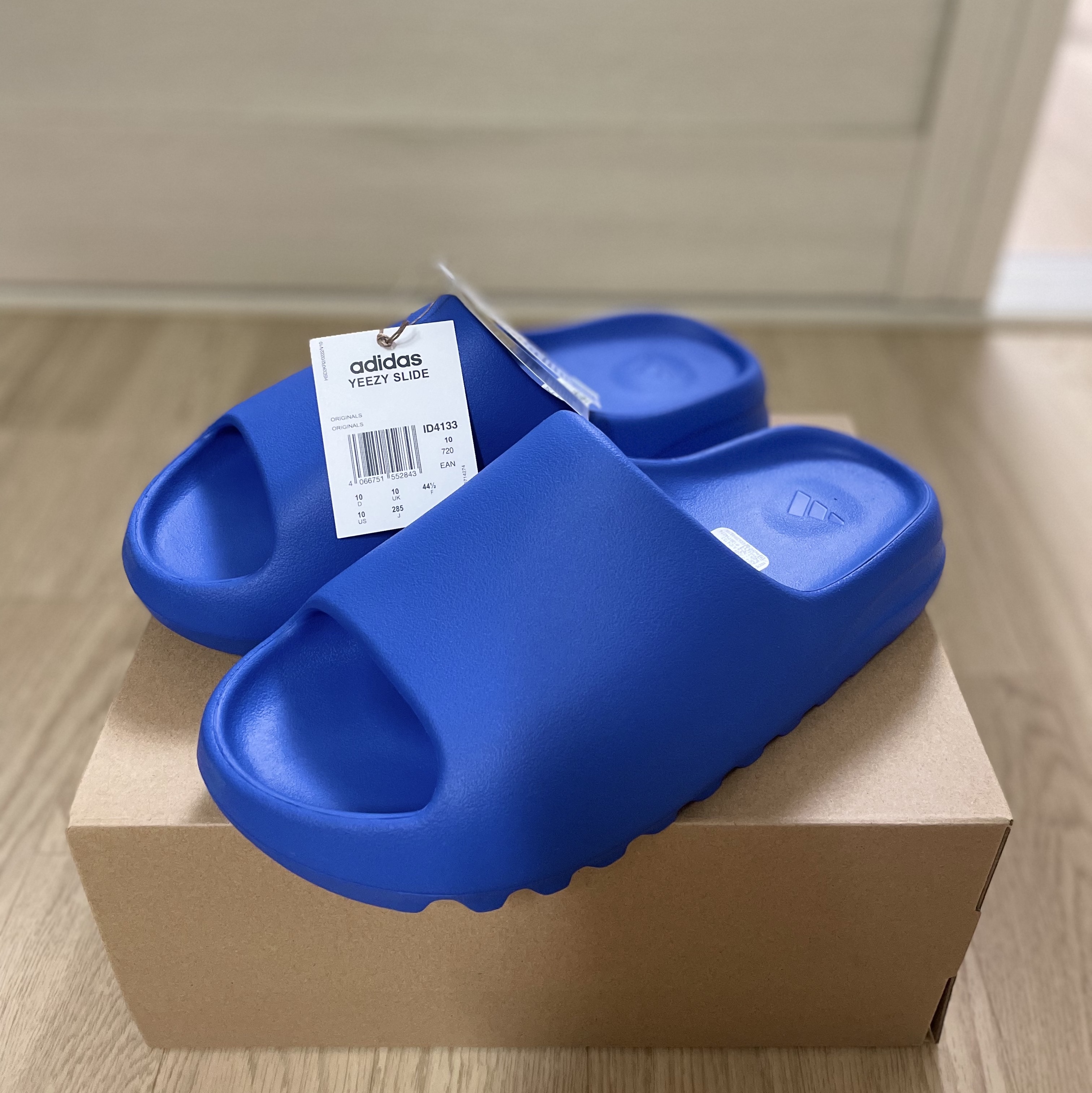 Adidas Yeezy Slide Azure 착용 스타일 - 3