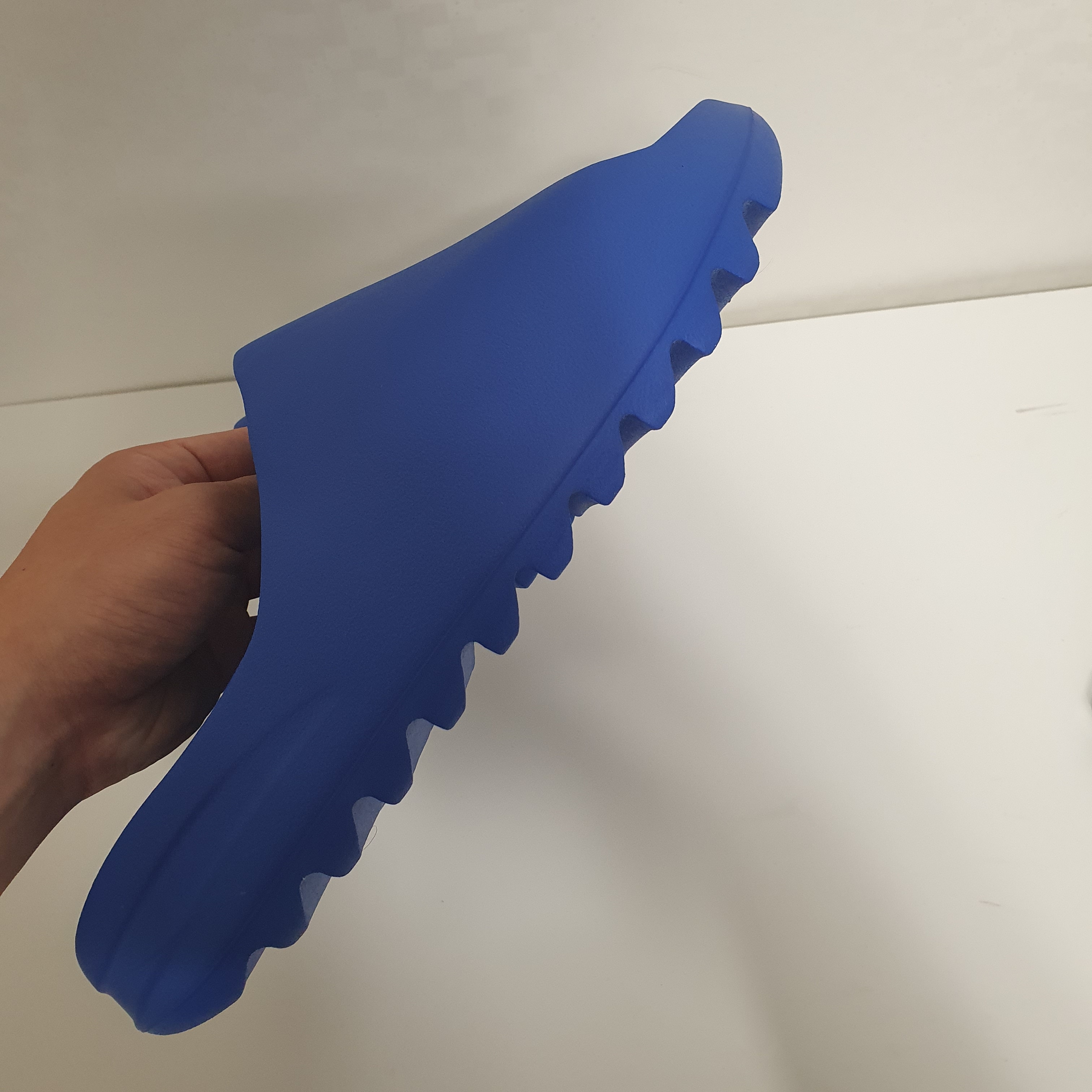 Adidas Yeezy Slide Azure 착용 스타일 - 2
