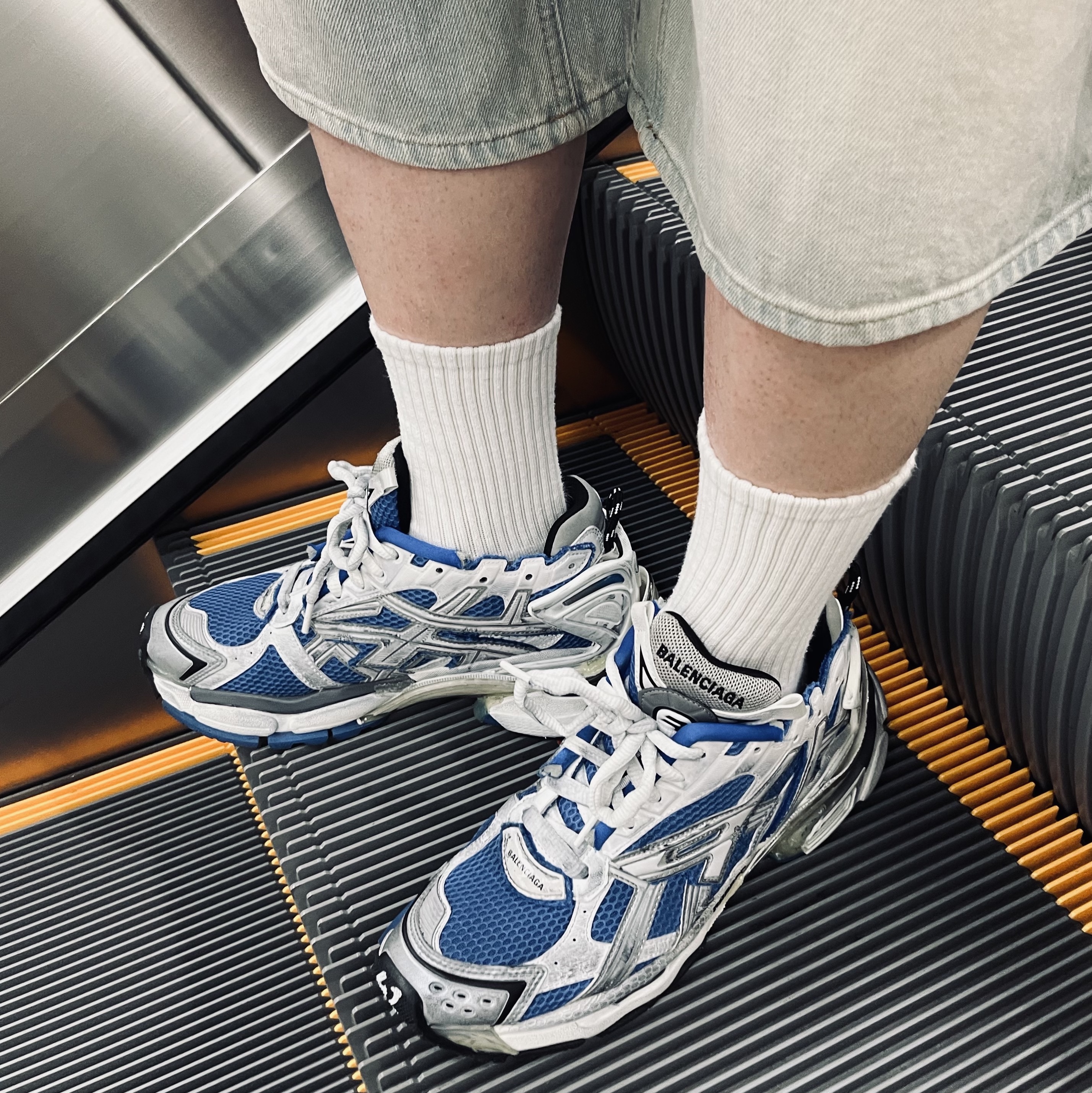 Balenciaga Runner Sneakers Blue White, Puma Manchester City 2022/23 Home Jersey Team Light Blue (Non Marking Ver.) 착용 스타일 - 2