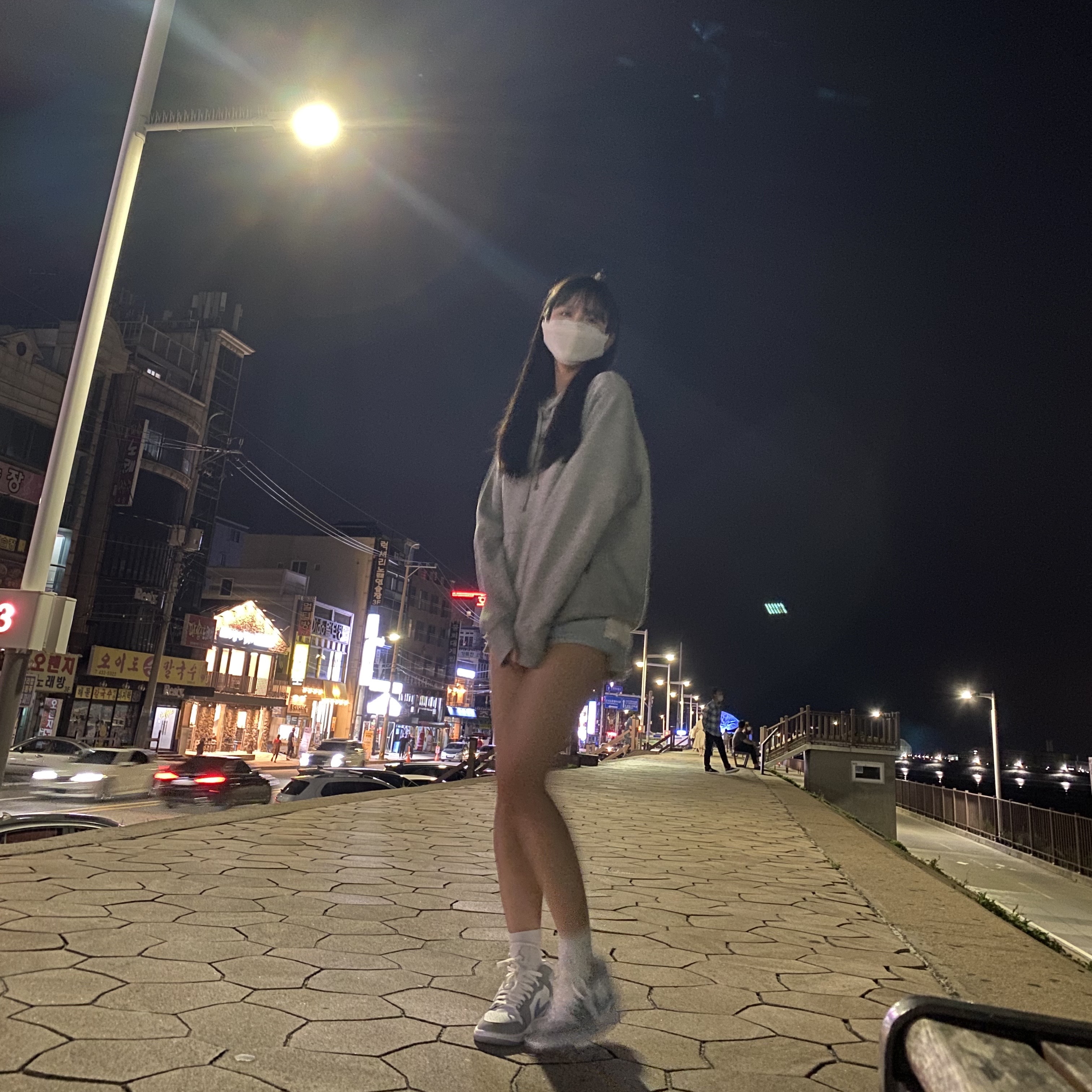 (W) Jordan 1 Mid Wolf Grey 착용 스타일 - 3