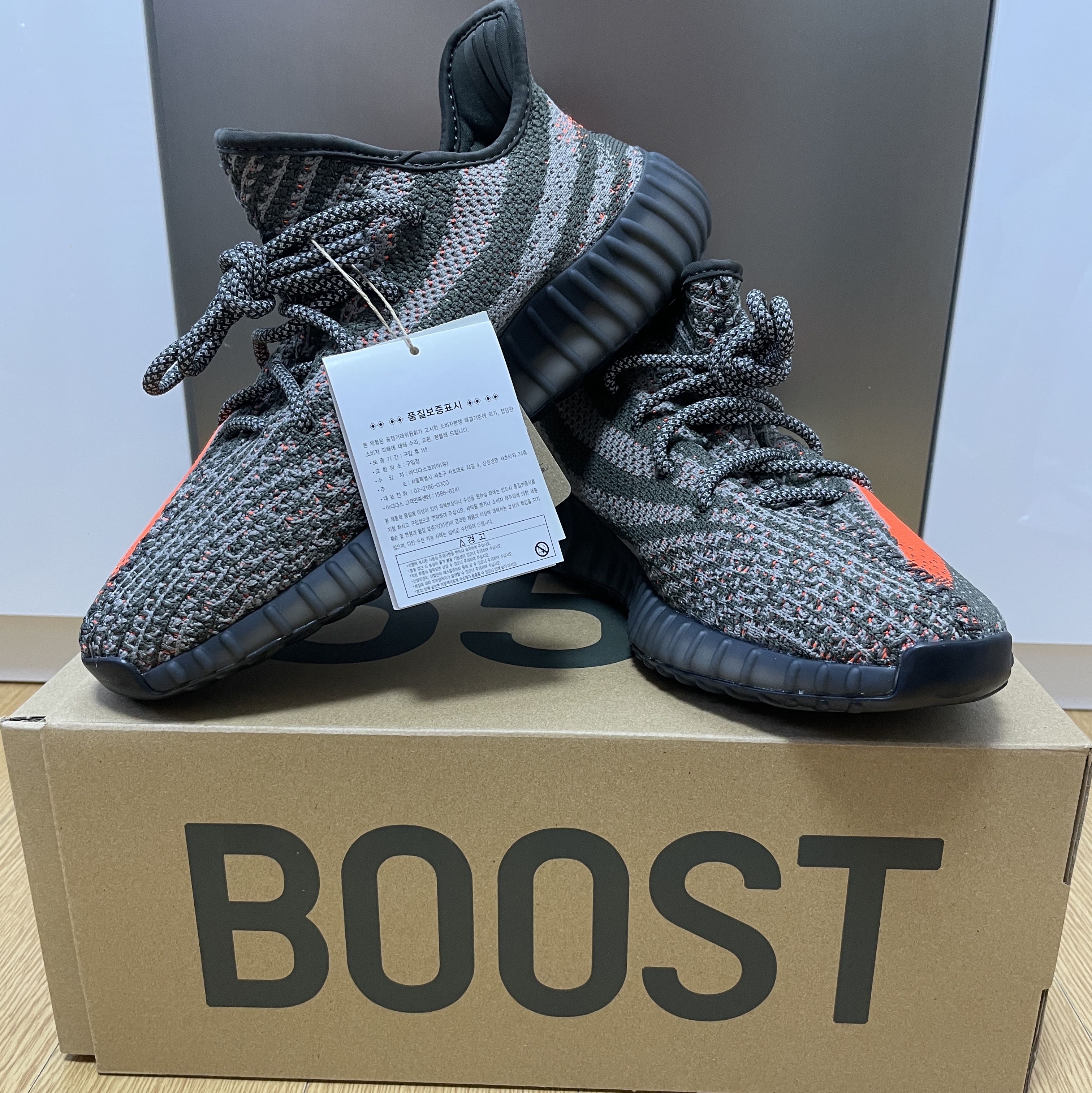 Adidas Yeezy Foam RNNR MX Cinder, Adidas Yeezy Boost 350 V2 Carbon Beluga 착용 스타일 - 2