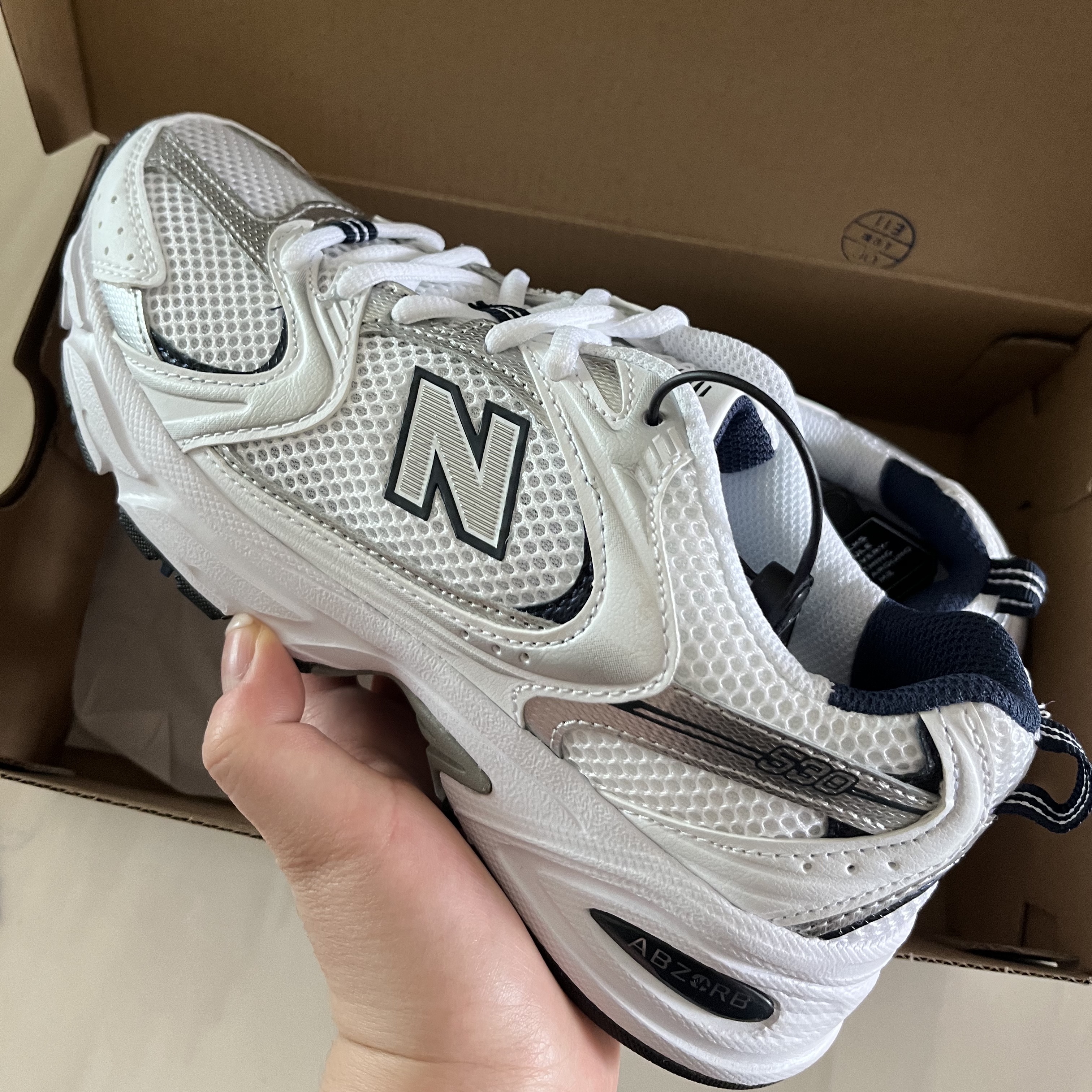 New Balance 530 White 착용 스타일 - 3