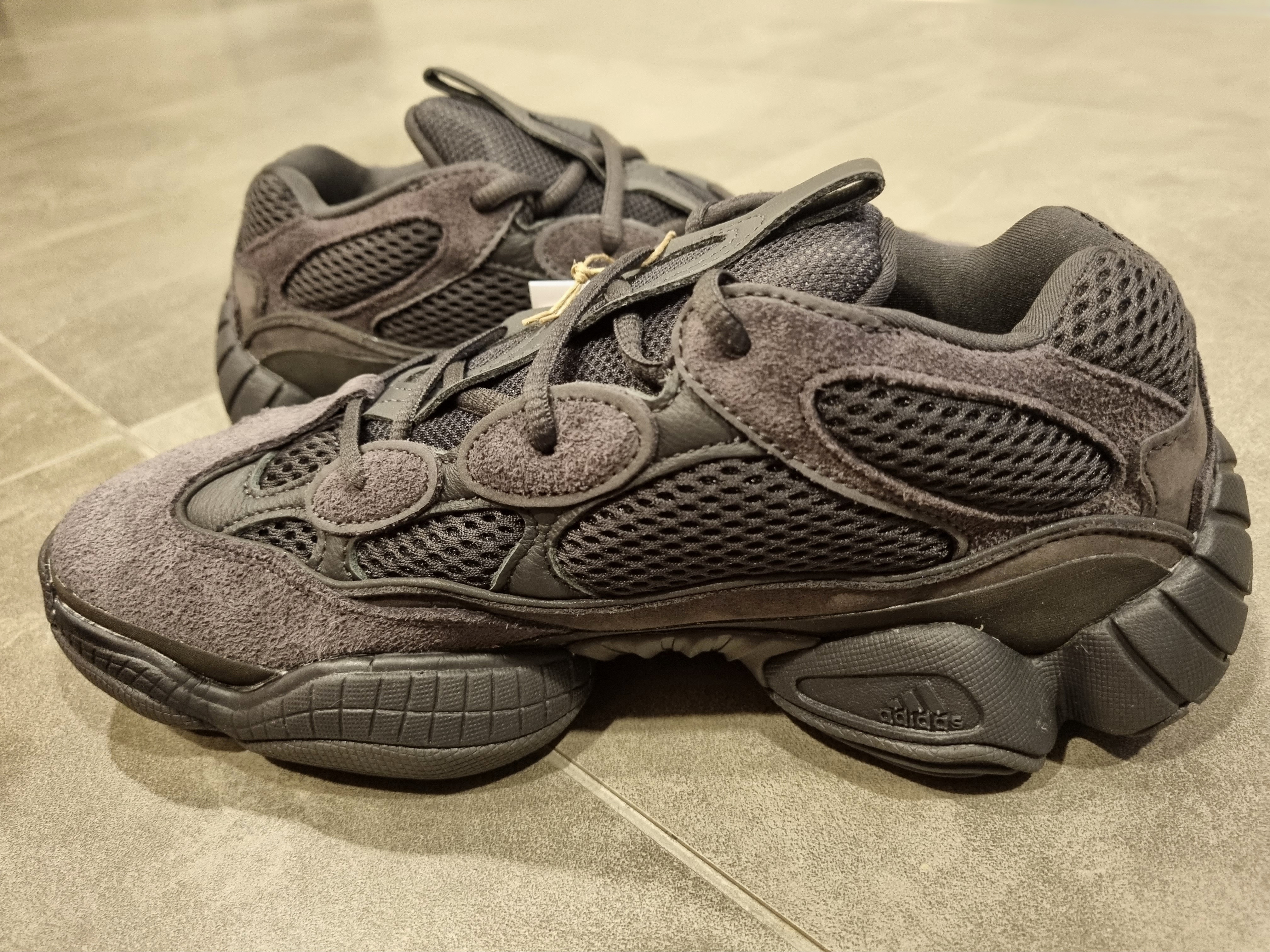 Adidas Yeezy 500 Utility Black 2022/2023 착용 스타일 - 4