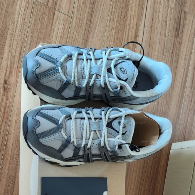Asics Gel-Sonoma 15-50 Oyster Grey Clay Grey 착용 스타일