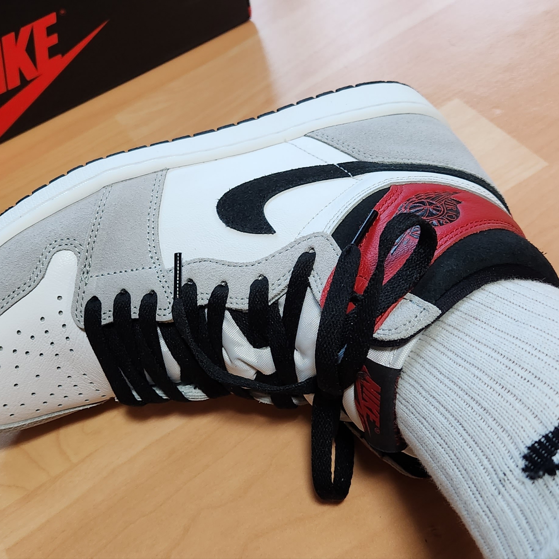 Jordan 1 Retro High OG Light Smoke Grey 착용 스타일