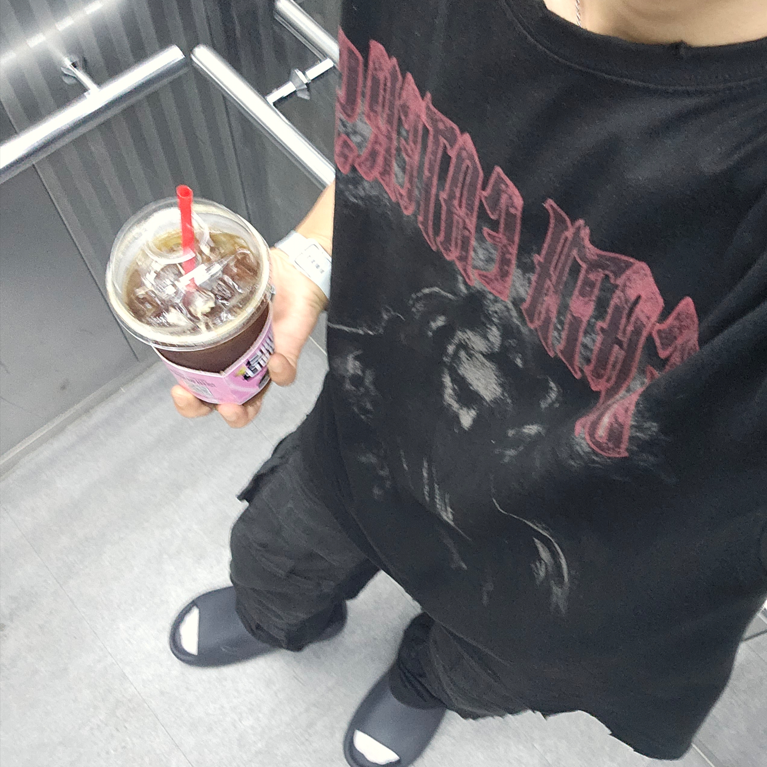 Undermycar Death Eaters Graphic T-Shirt Black - 23SS, Undermycar Chiva Vintage Coating Multi Cargo Pants Mulch - 23SS 착용 스타일