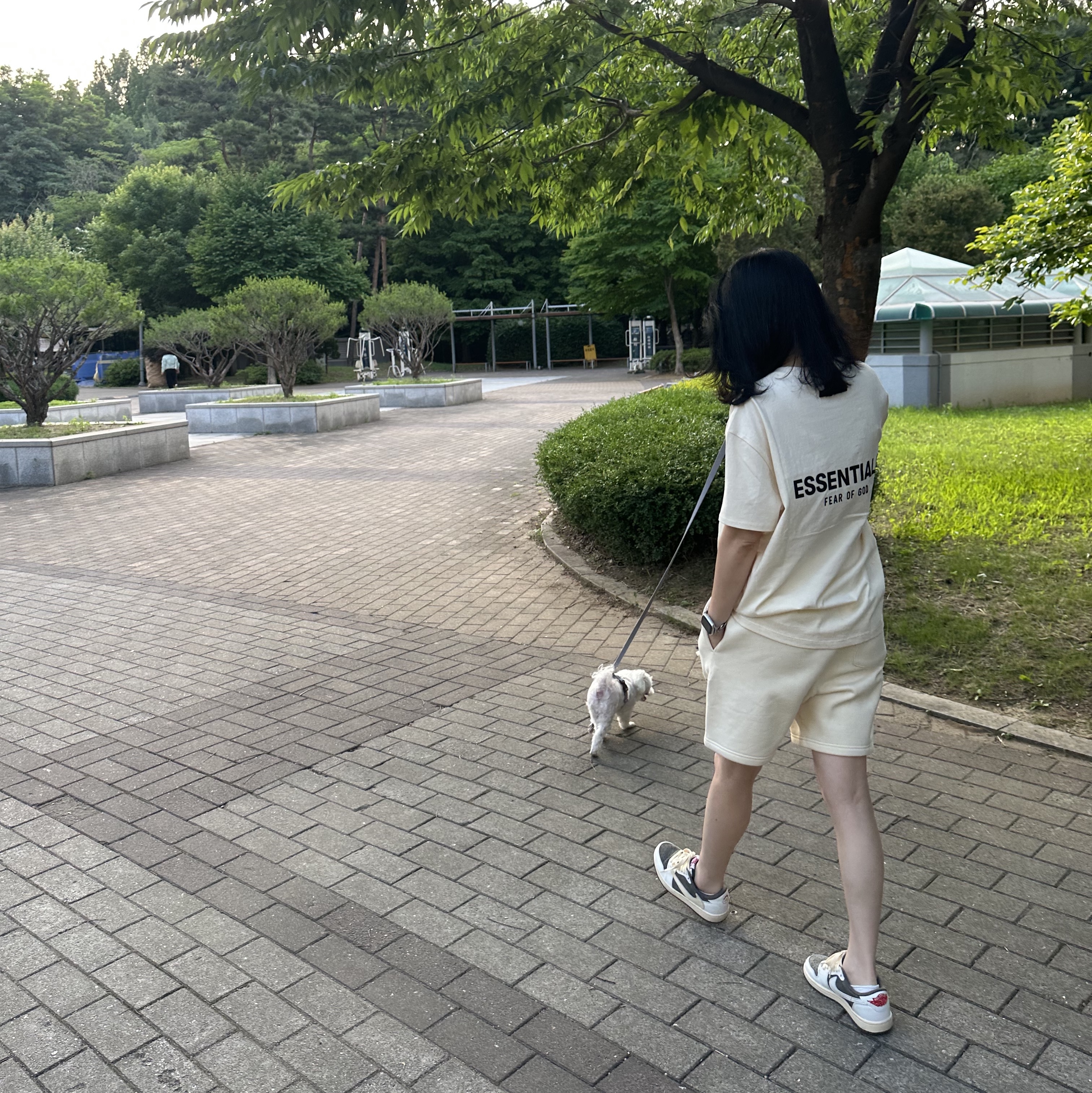 Essentials T-Shirt Cream - 21SS 착용 스타일