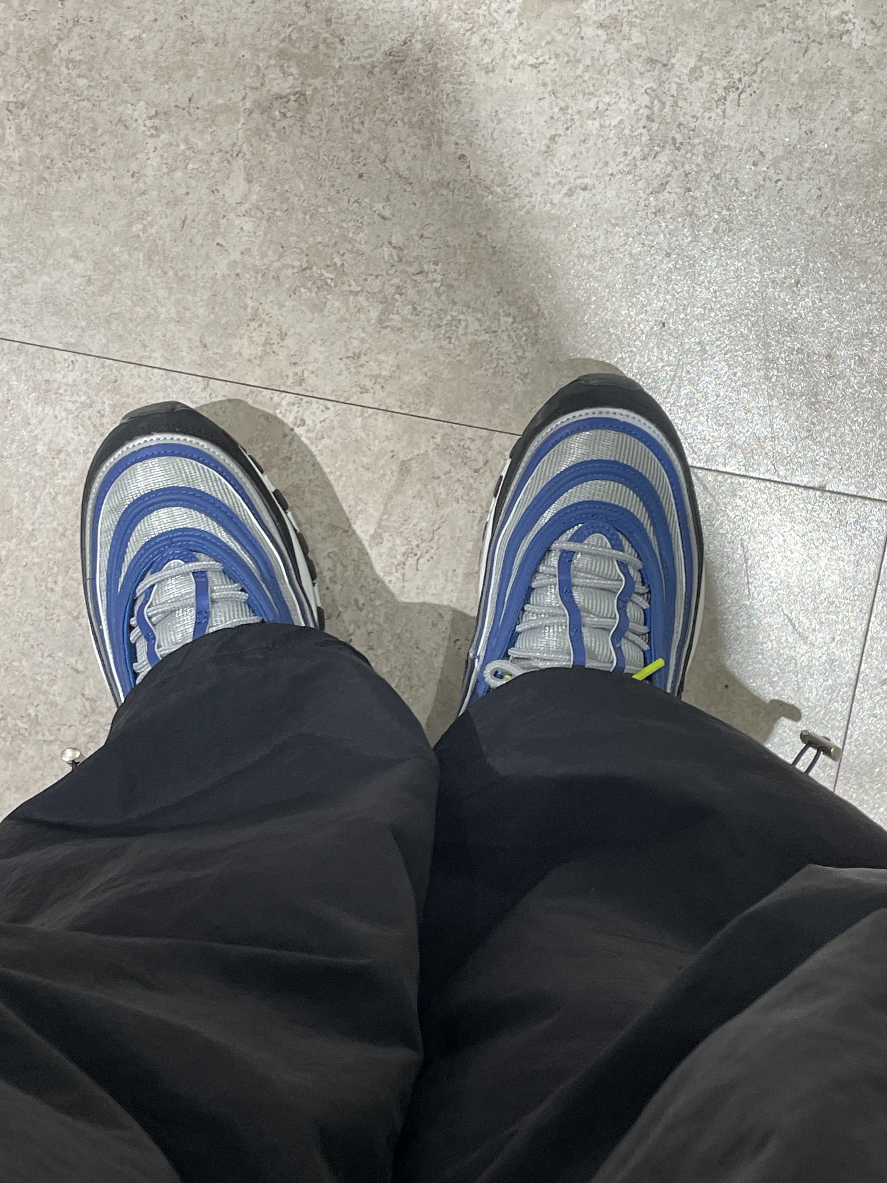 Nike Air Max 97 OG Atlantic Blue and Voltage Yellow 착용 스타일 - 1