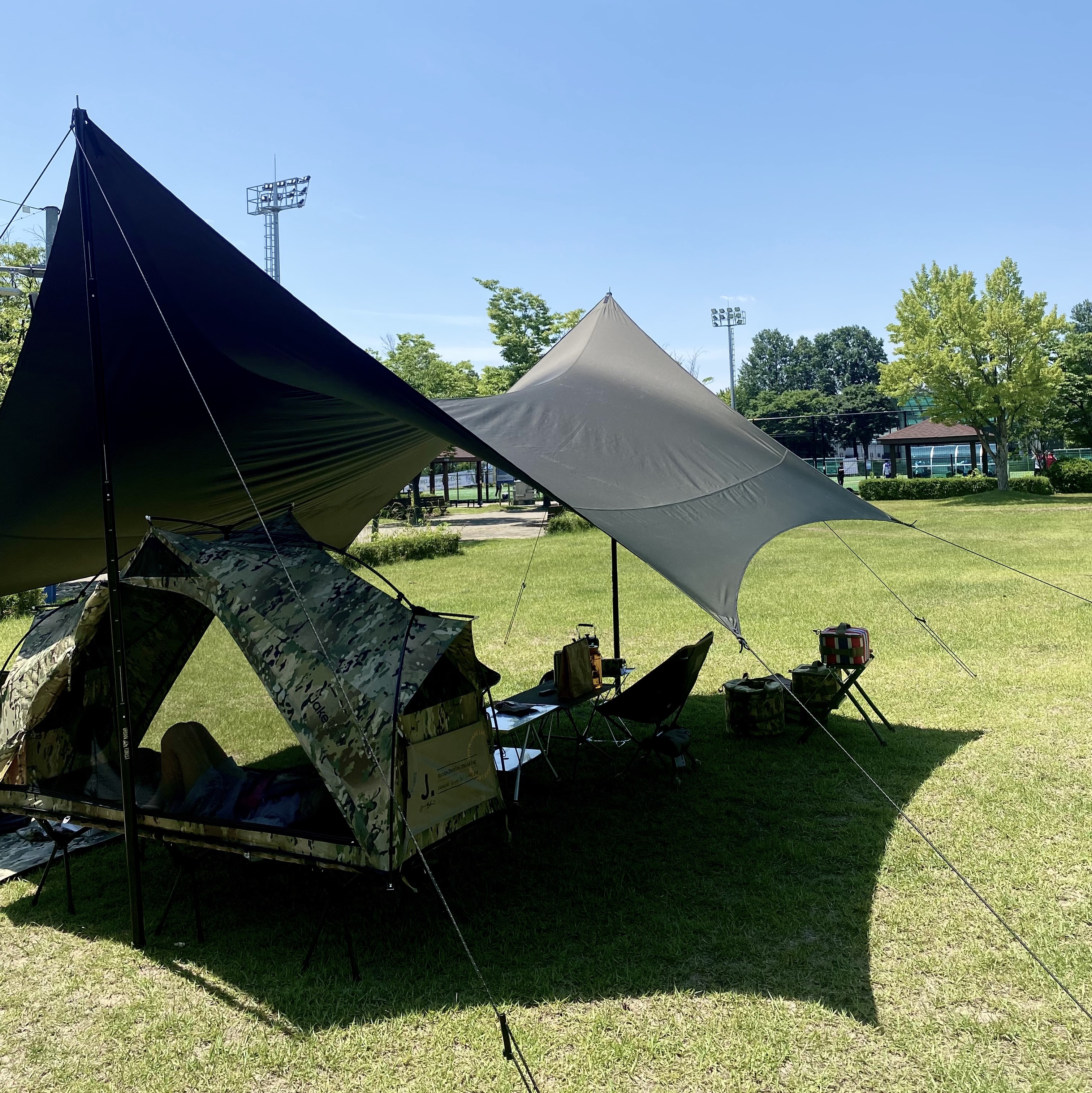 Helinox Rocking Foot Black for One, Helinox Tactical Chair Duck Camo 착용 스타일 - 1