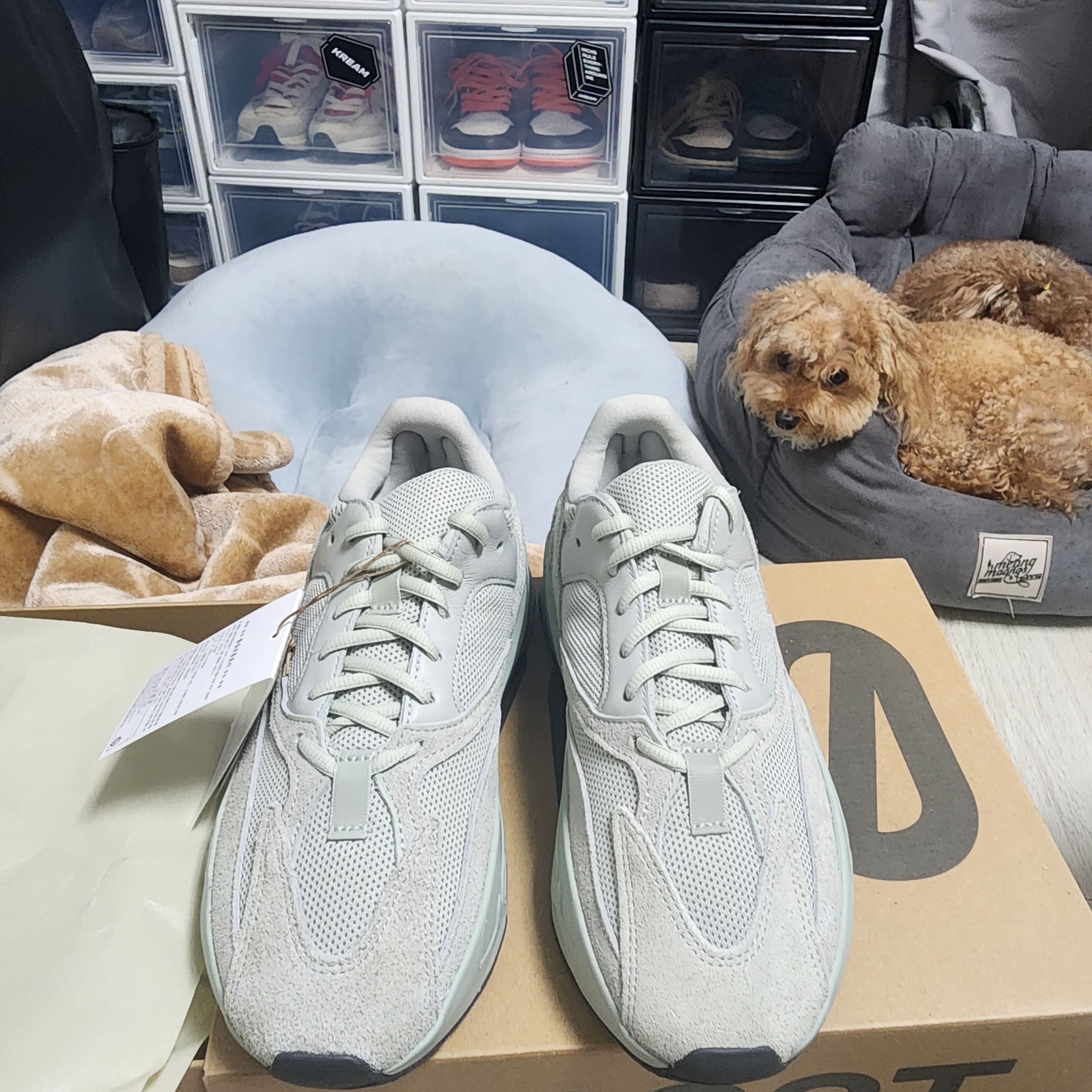 Adidas Yeezy Boost 700 Salt 2023 착용 스타일 - 4