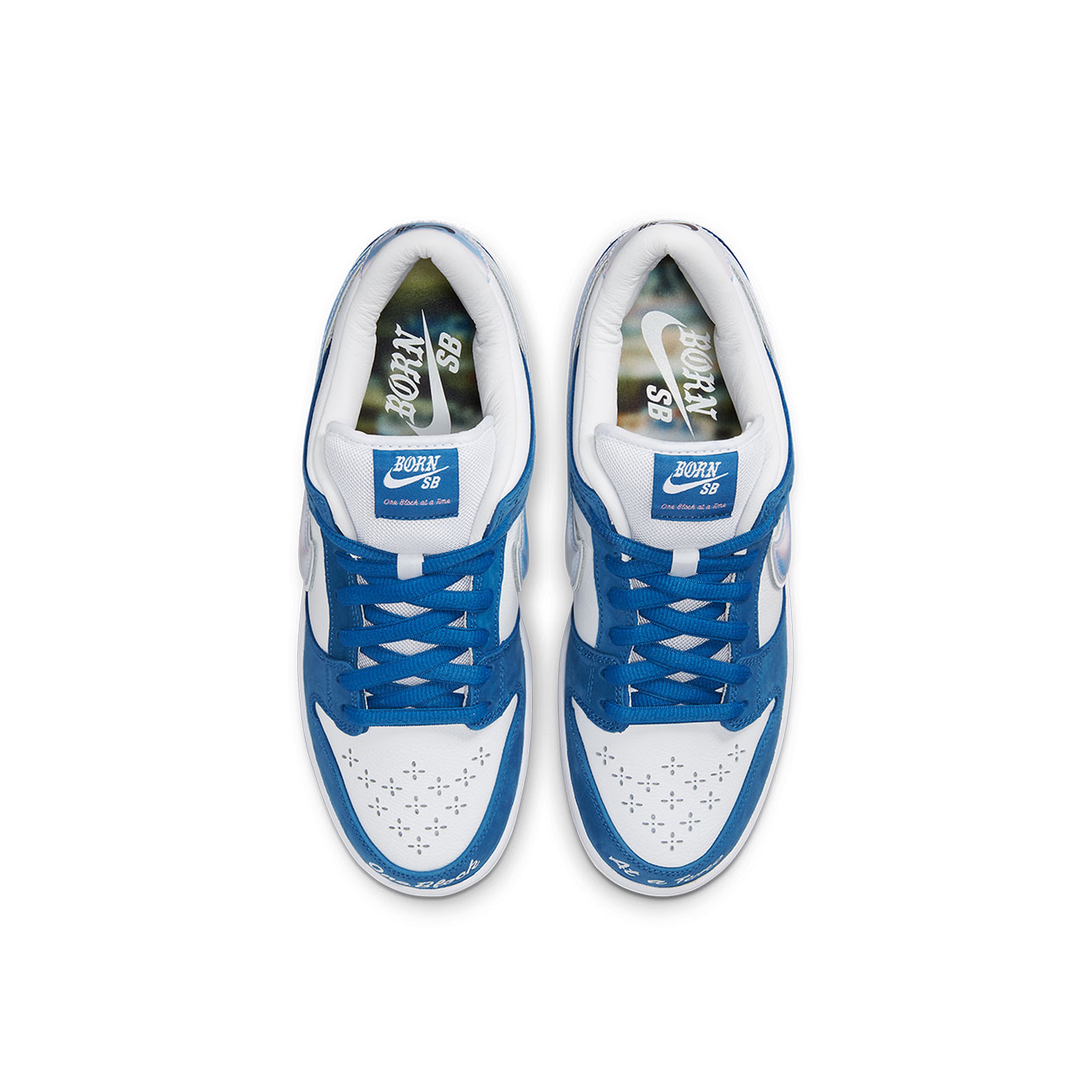 (W) Nike Dunk Low Photon Dust, Nike x Run The Jewels SB Dunk Low Deep Royal Blue and Active Pink 착용 스타일 - 4