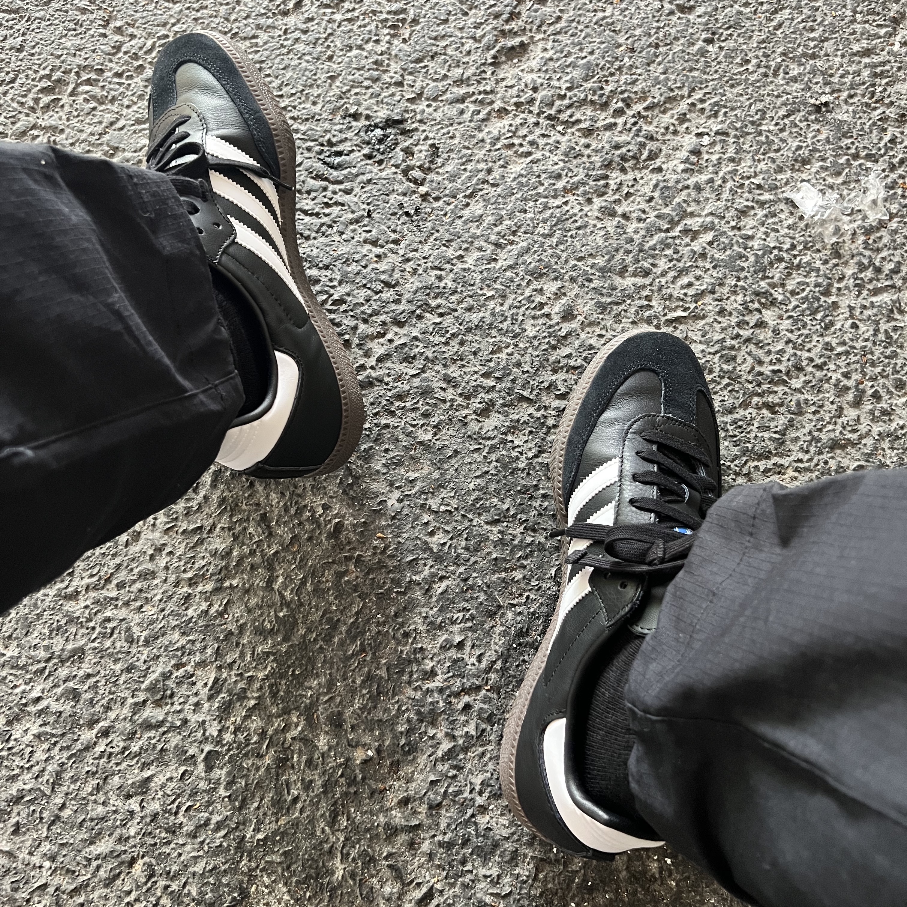 Adidas Samba OG Black White Gum 착용 스타일 - 1