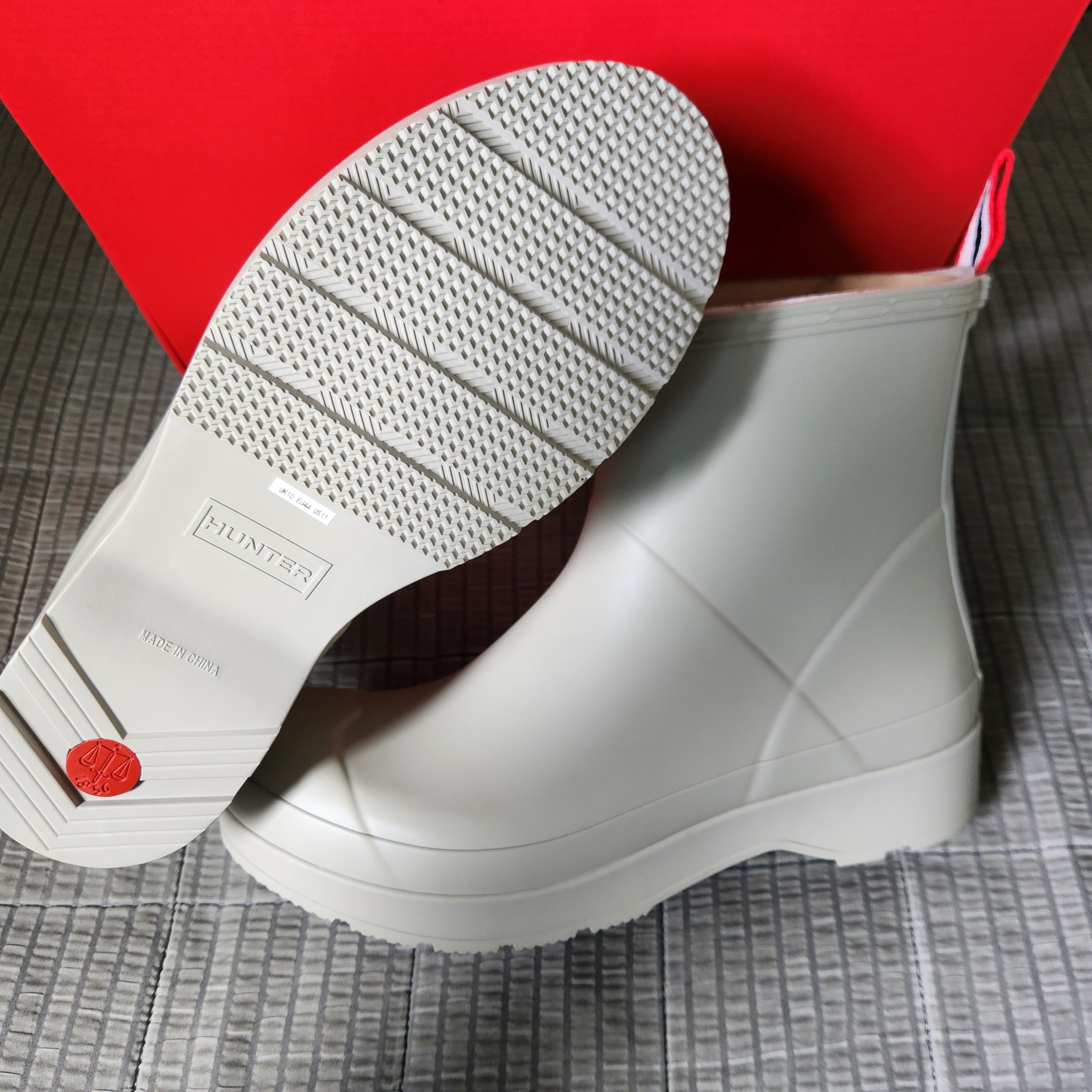 Hunter Play Short Wellington Boots Zinc Grey 착용 스타일 - 3