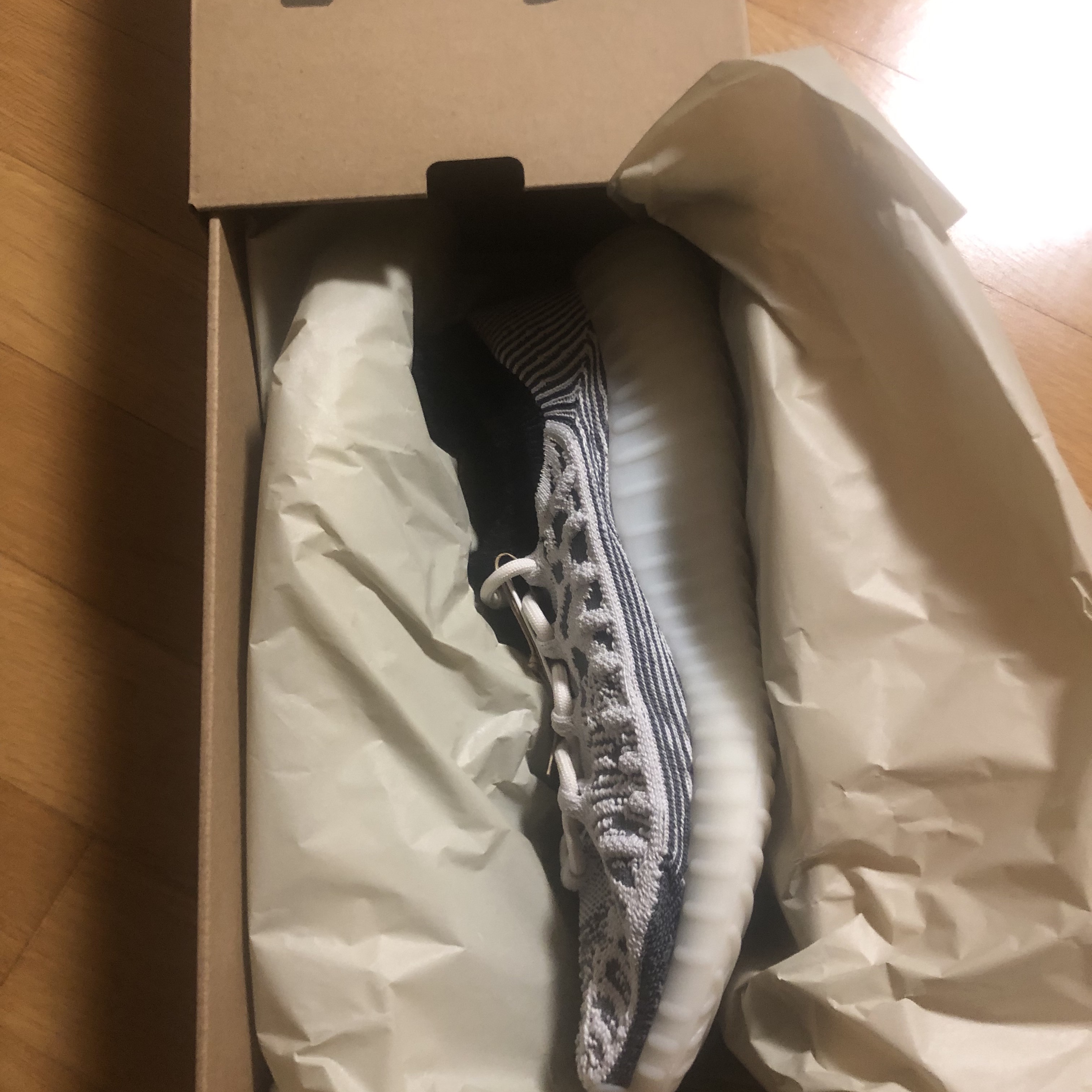 Adidas Yeezy 350 V2 CMPCT Slate White 착용 스타일 - 1
