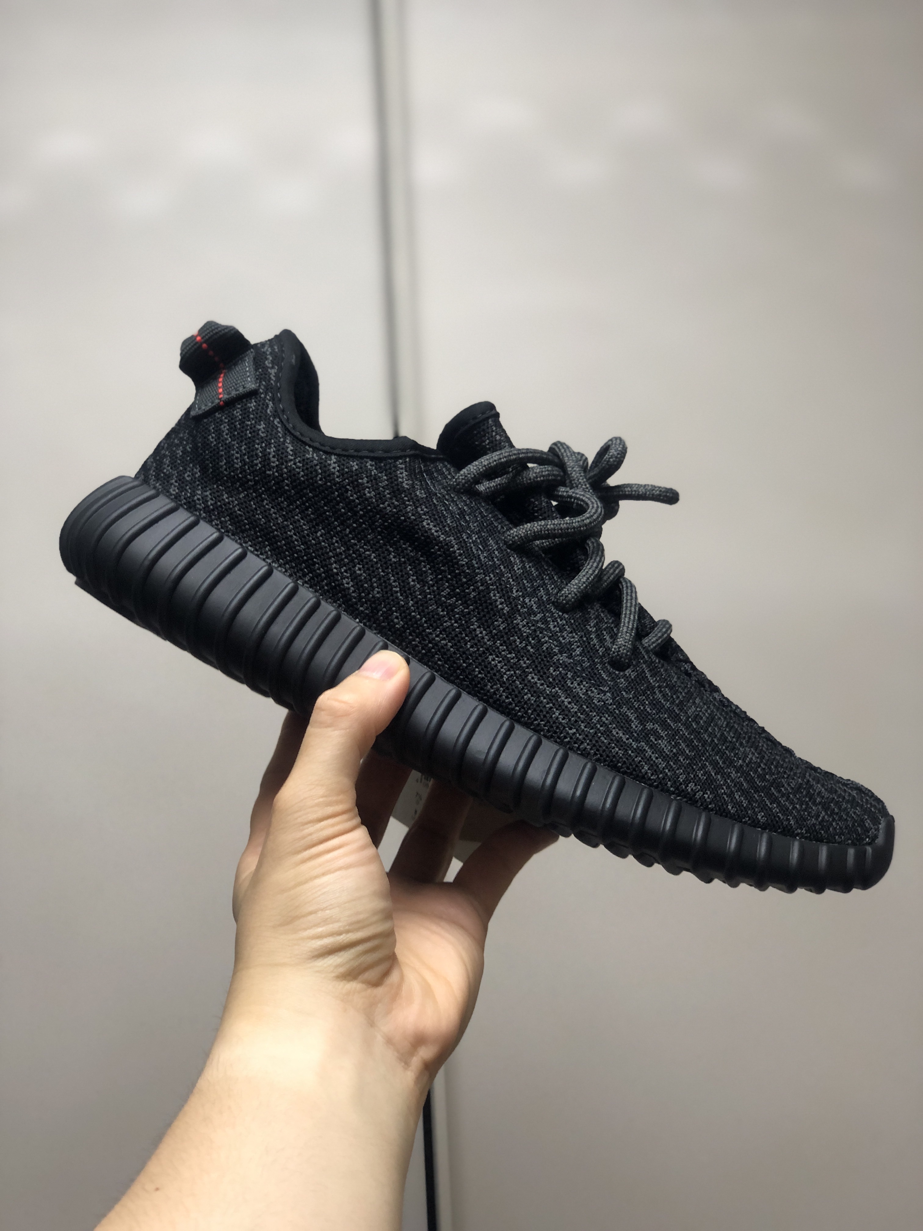 Adidas Yeezy Boost 350 Pirate Black 2023 착용 스타일