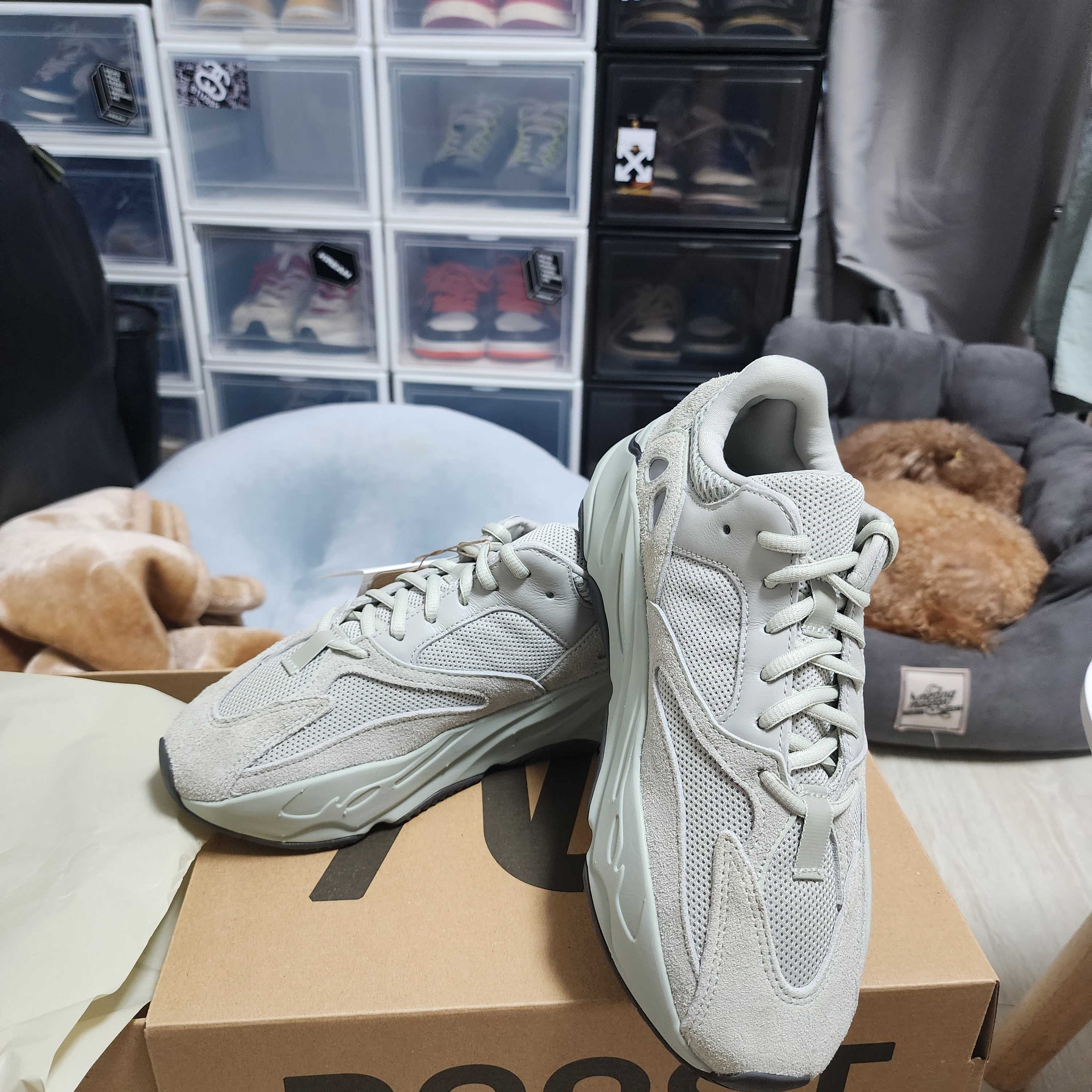 Adidas Yeezy Boost 700 Salt 2023 착용 스타일 - 5