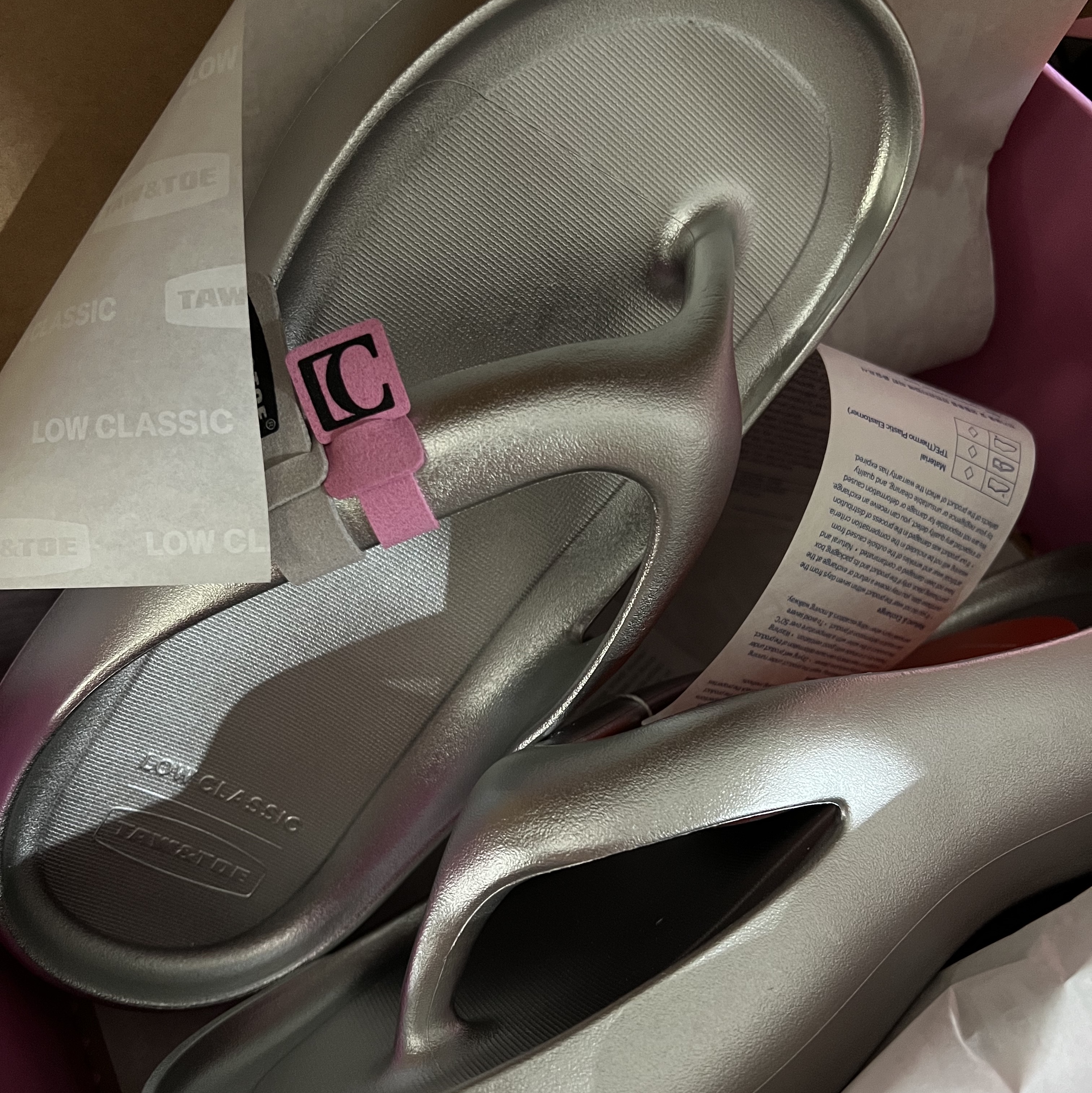Taw&Toe x Low Classic Platform Flip Flop Silver 착용 스타일