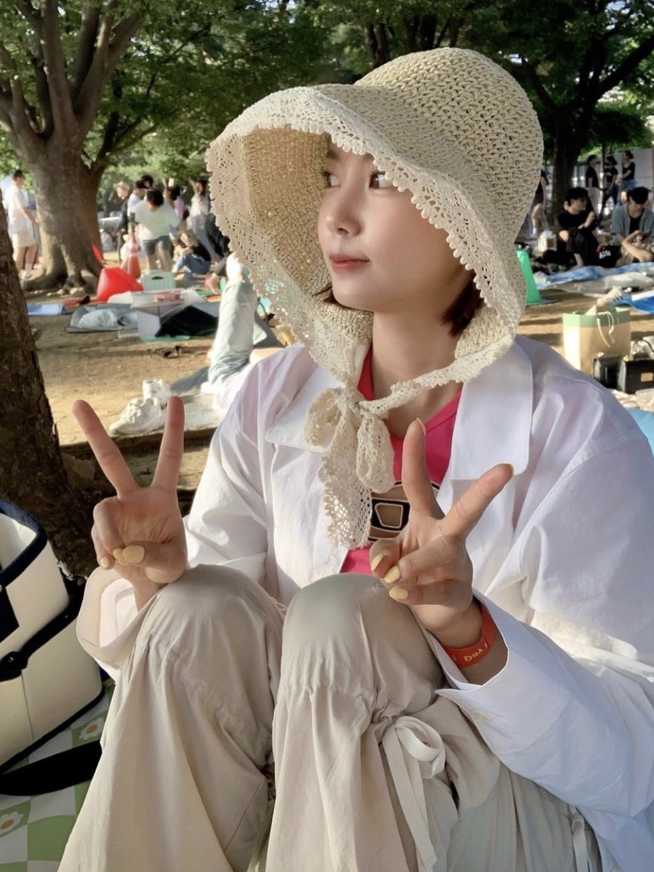 (W) 디젤 T-안지 피카부 로고 티셔츠 핑크 착용 스타일