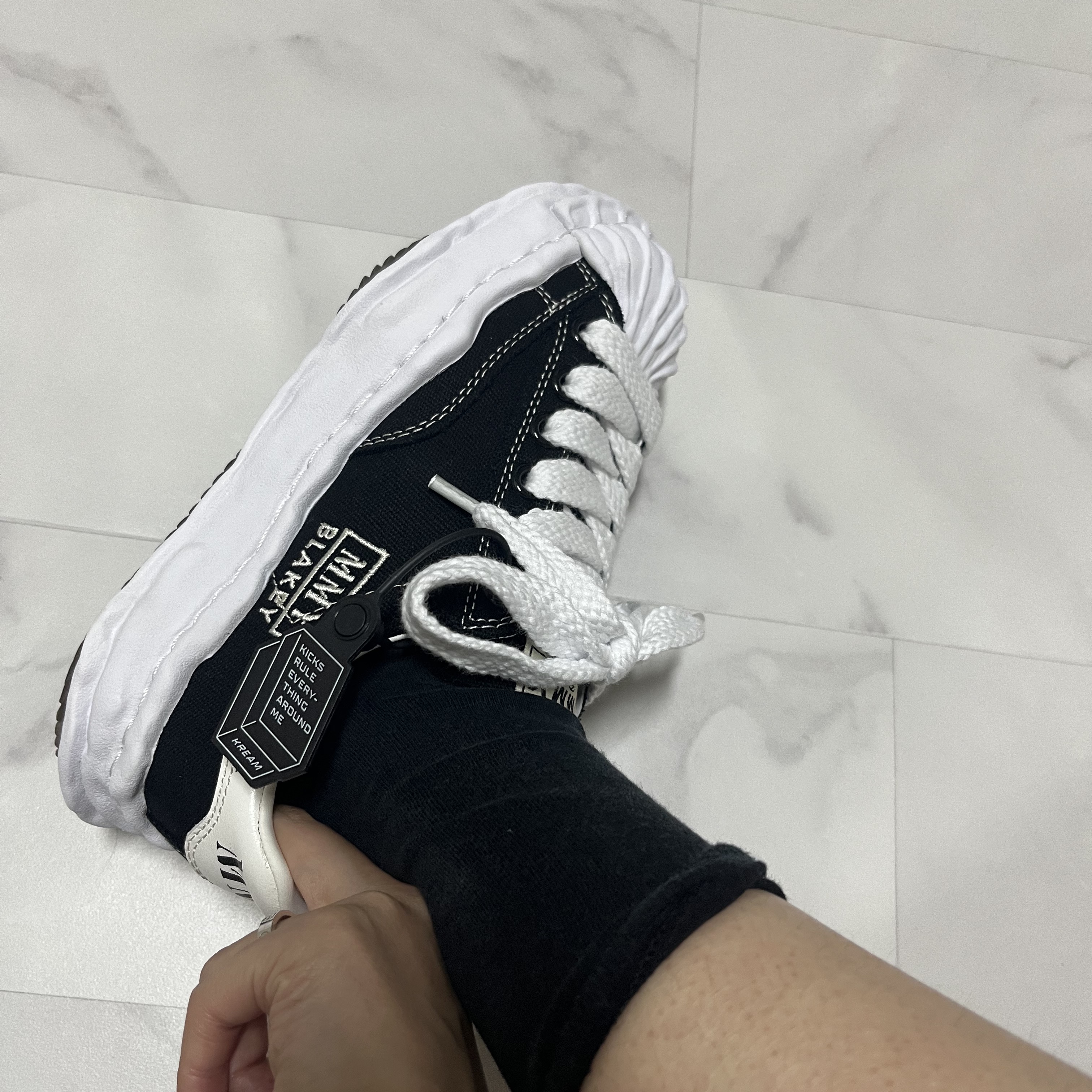 Maison Mihara Yasuhiro Blakey OG Sole Canvas Low-top Sneakers Black White 착용 스타일