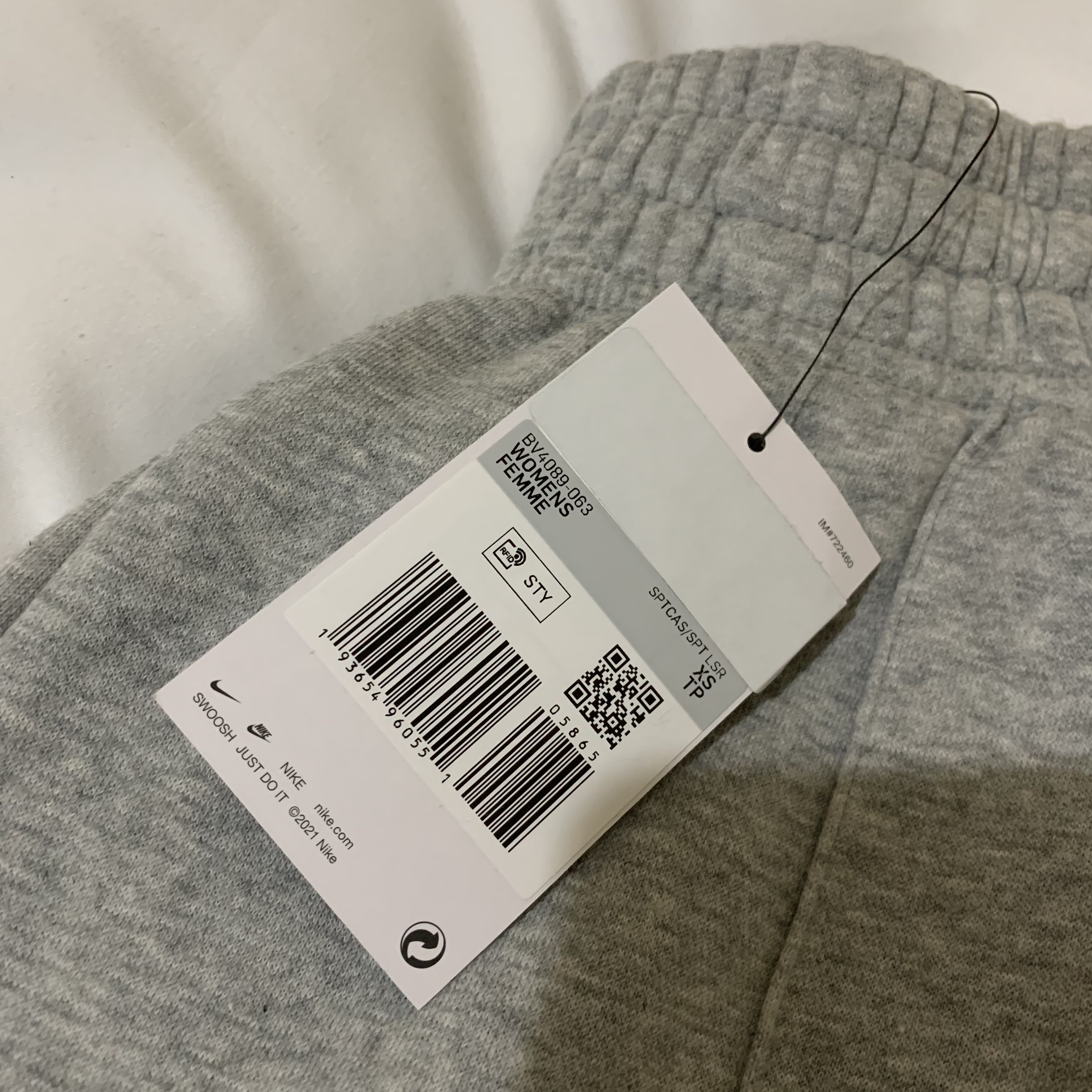 (W) Nike Essentials Sweatpants Dark Grey Heather - US/EU 착용 스타일 - 2