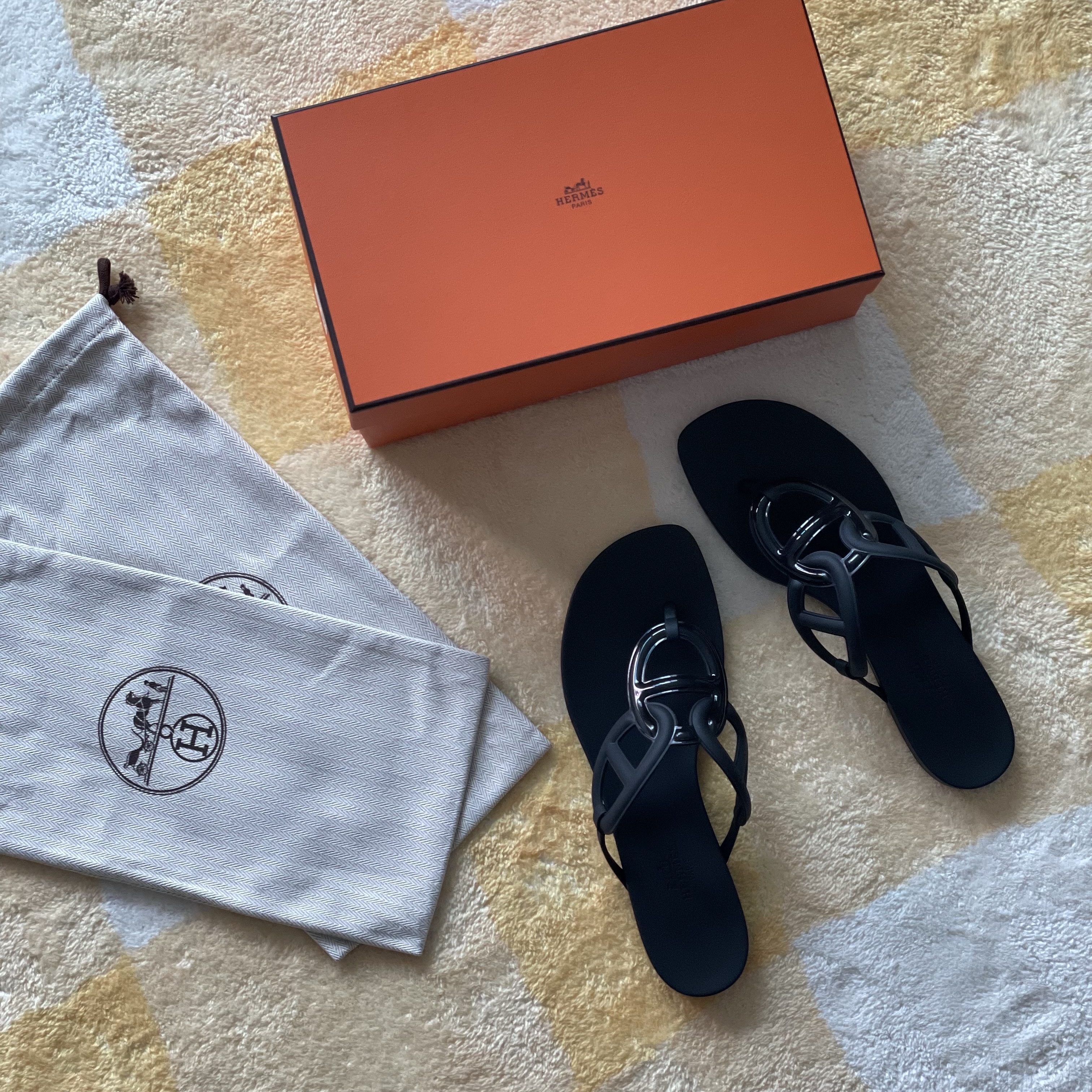 (W) Hermes Egerie Sandal Noir 착용 스타일