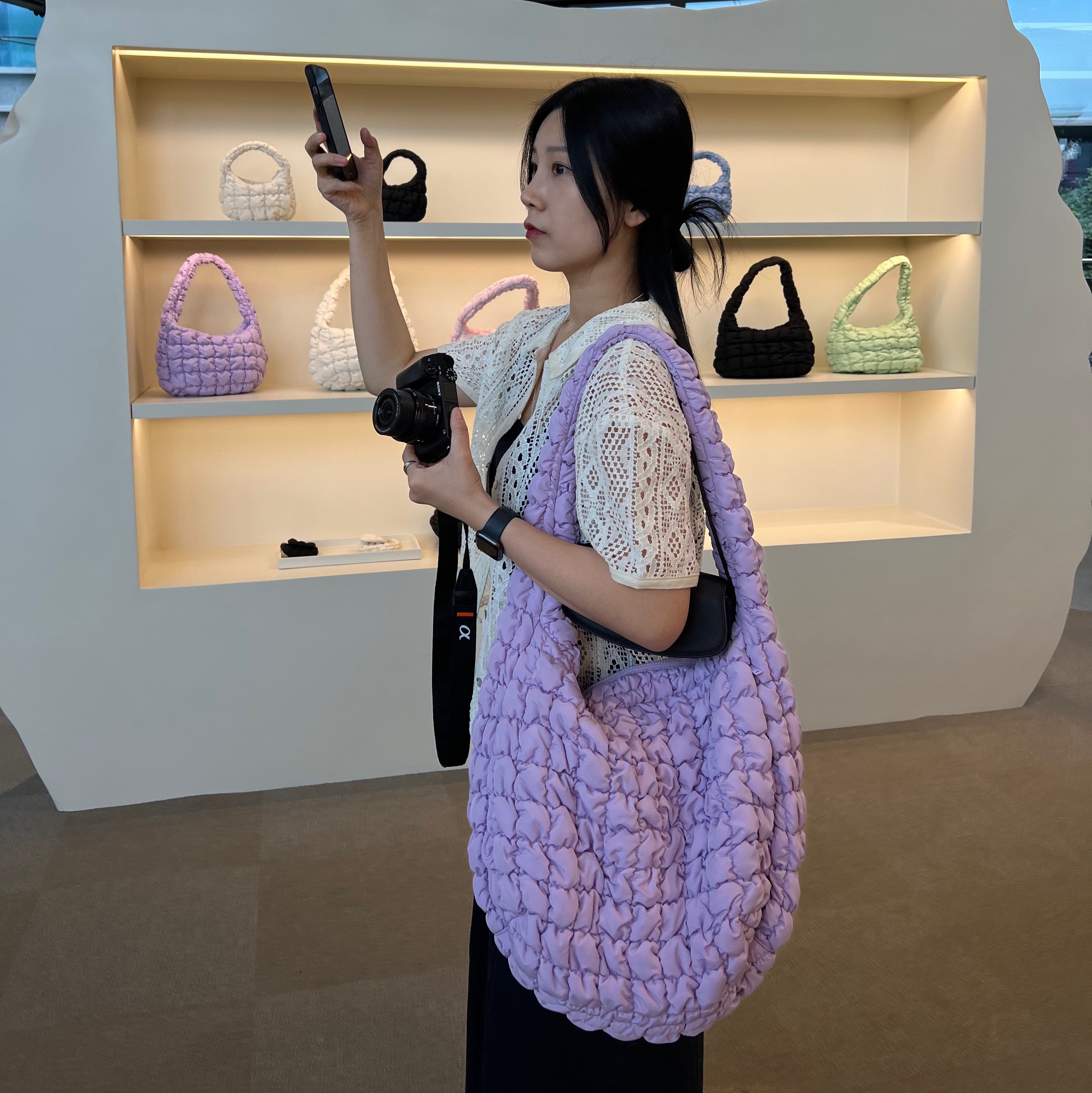COS Quilted Oversized Shoulder Bag Purple, COS Quilted Micro Bag Pink 착용 스타일 - 1