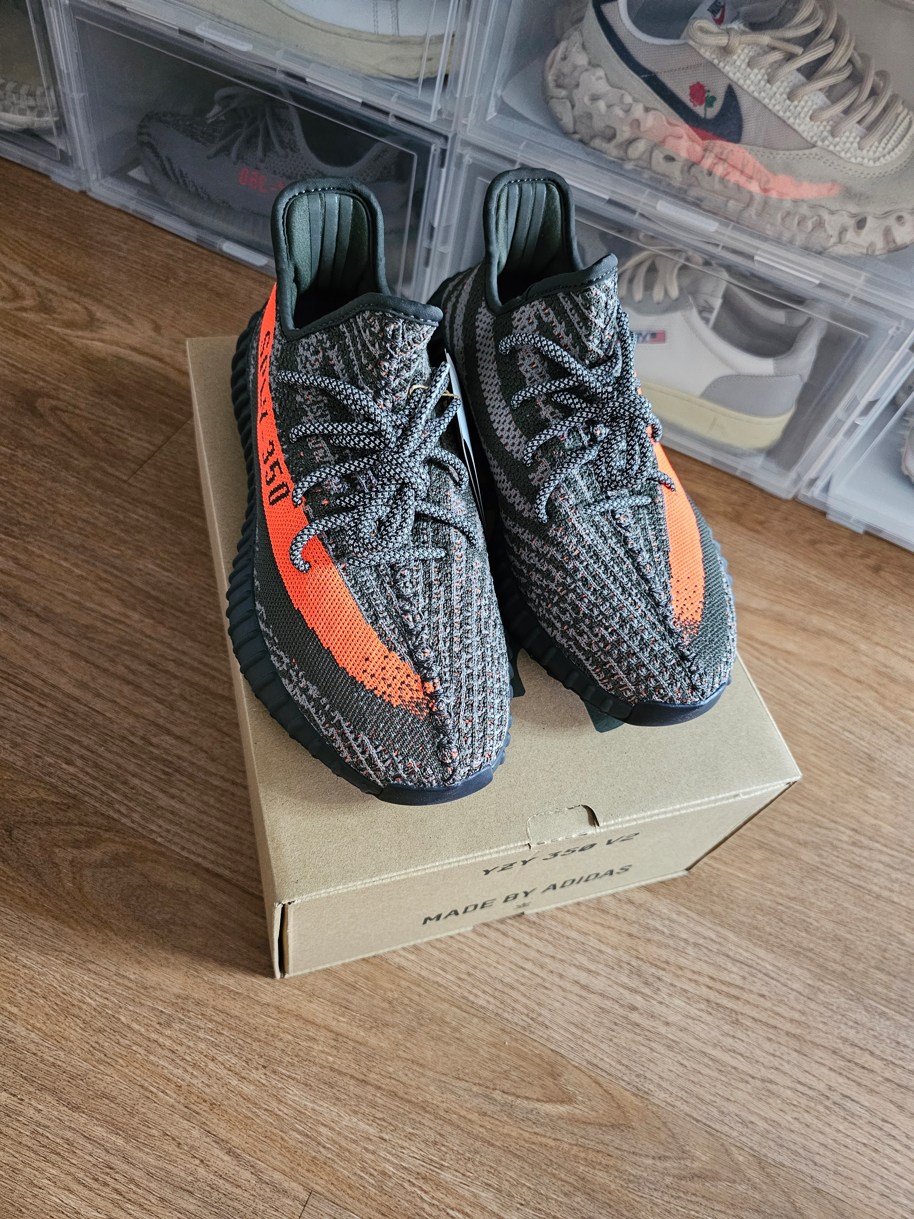 아디다스 이지 부스트 350 V2 카본 벨루가, 아디다스 이지 부스트 350 V2 벨루가 2.0 착용 스타일 - 2