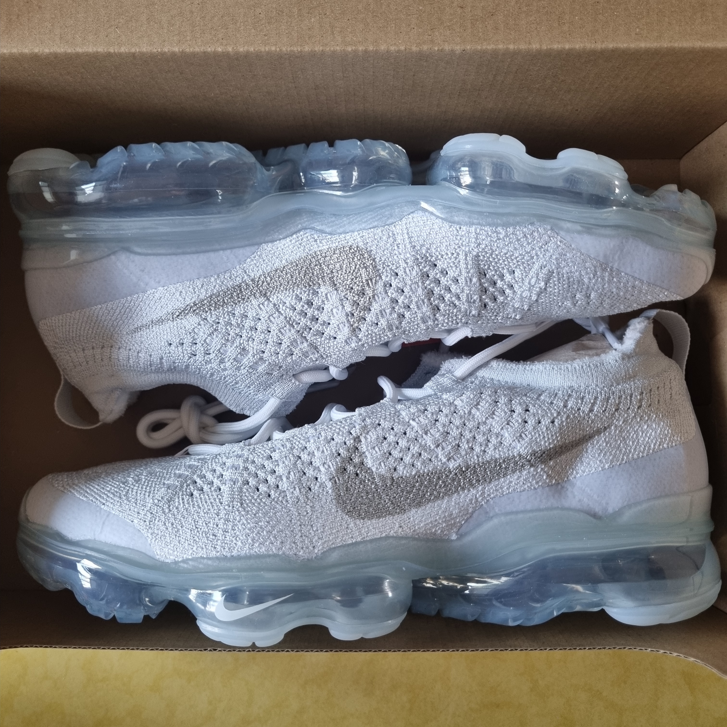 Nike Air VaporMax 2023 Flyknit Pure Platinum 착용 스타일