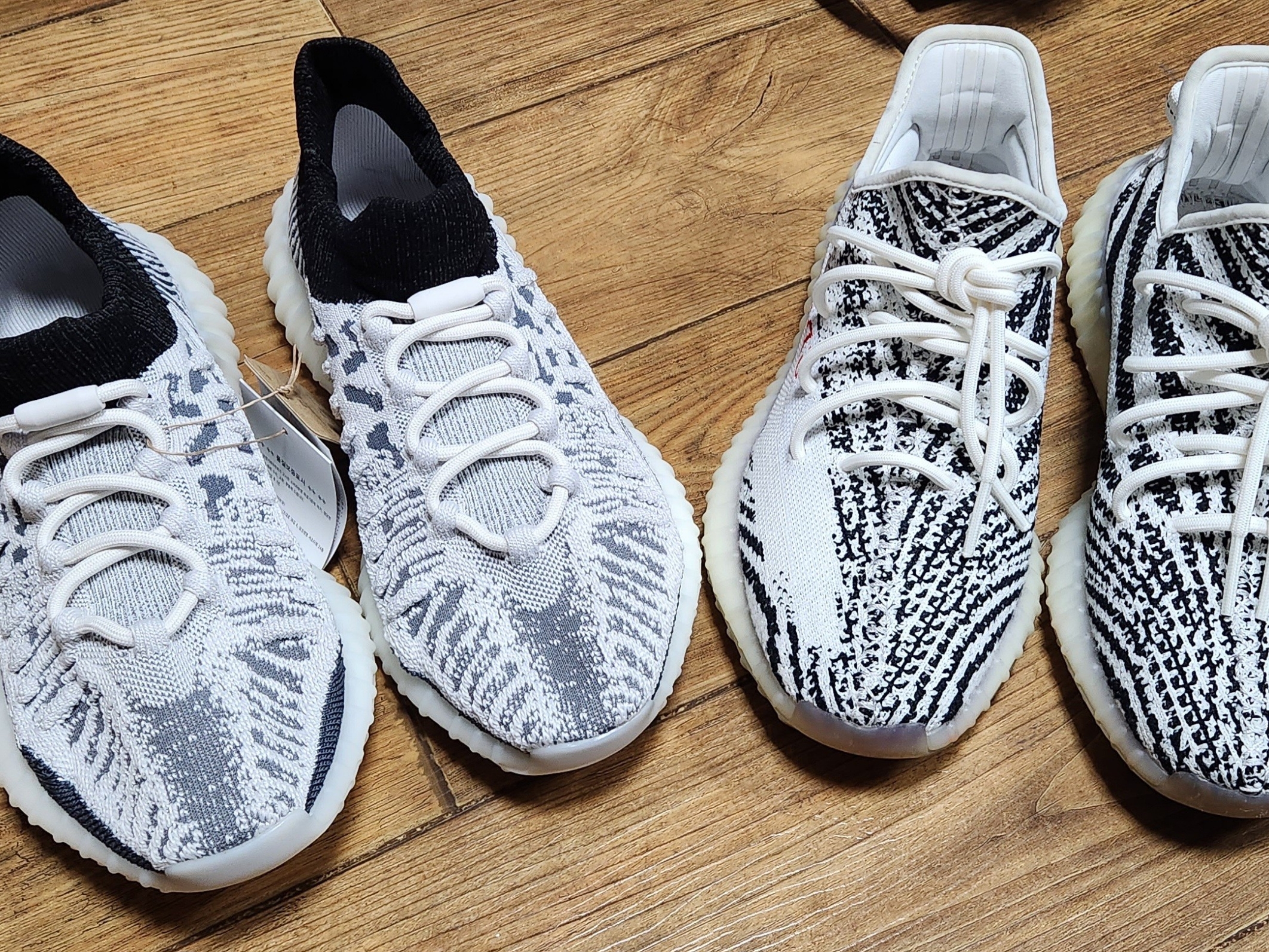 Adidas Yeezy Boost 350 V2 Zebra 2017/2019/2020, Adidas Yeezy 350 V2 CMPCT Slate White 착용 스타일 - 1