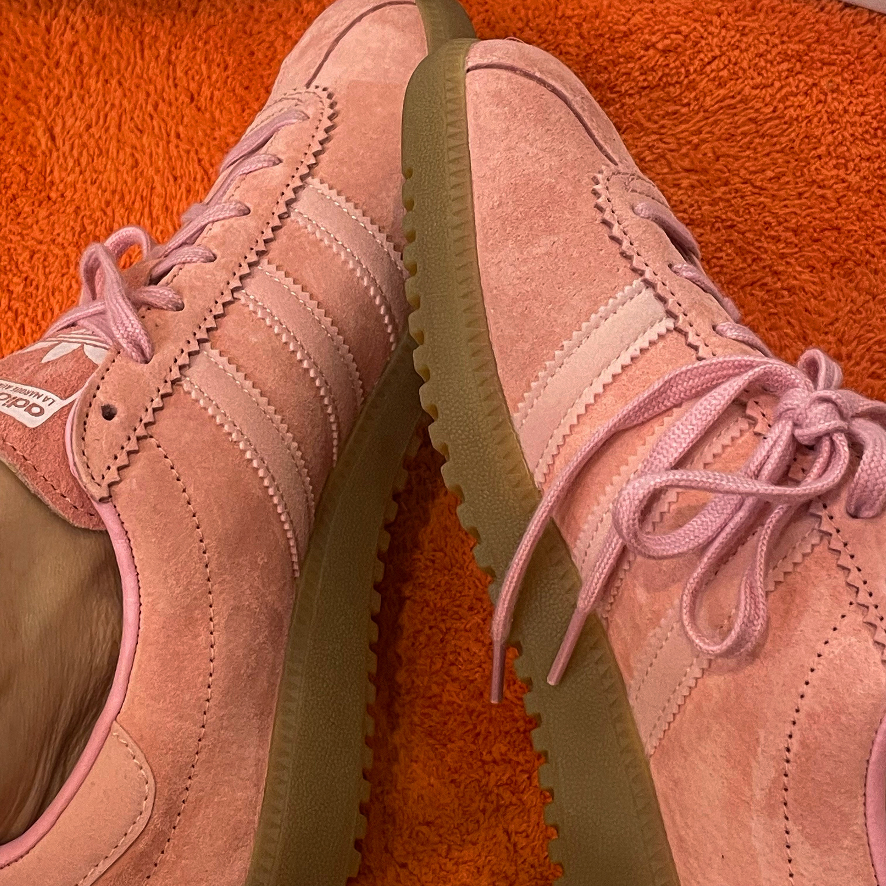 Adidas Bermuda Glow Pink 착용 스타일