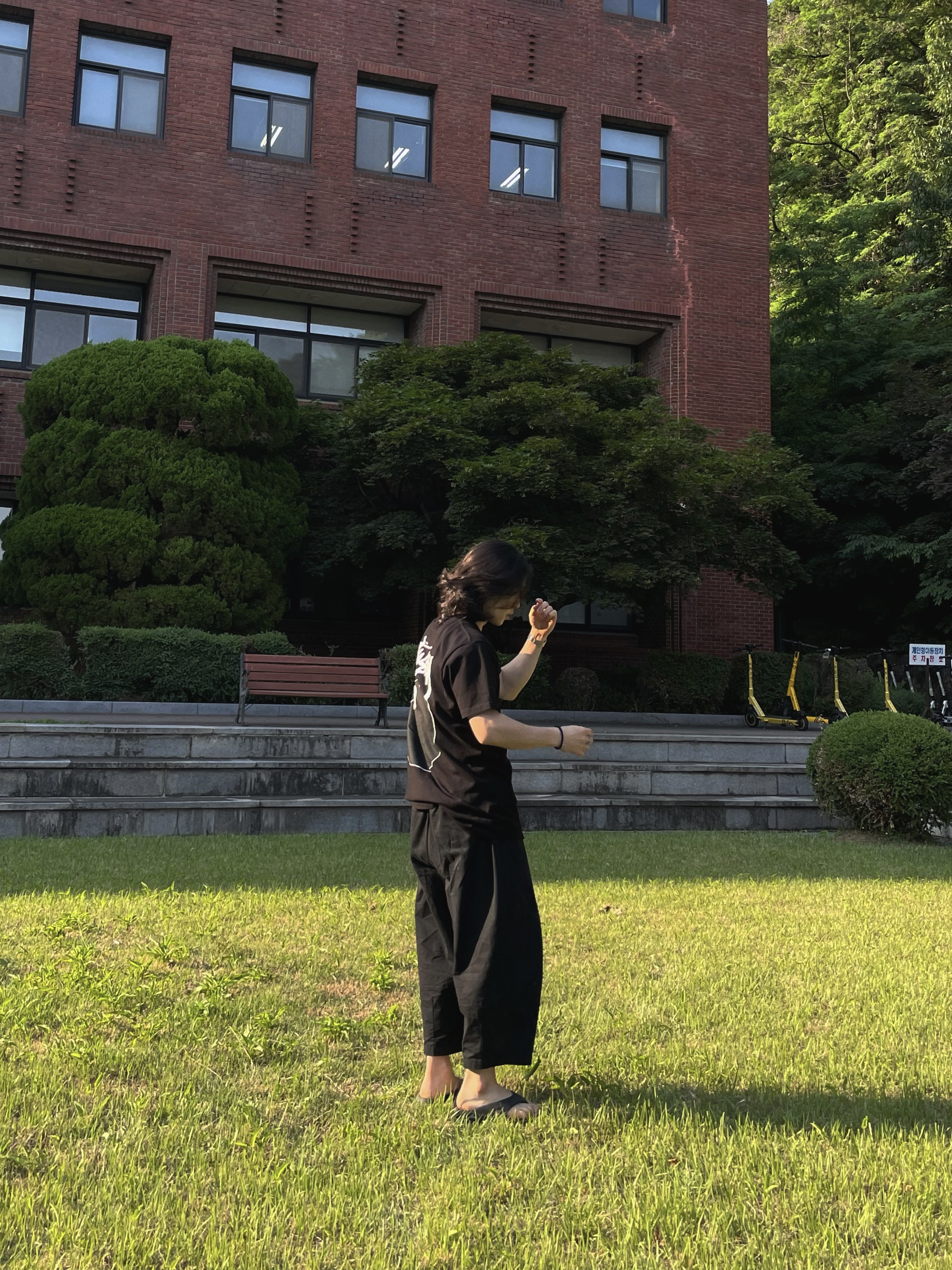 스투시 8볼 티셔츠 블랙 - 22SS, 우포스 오리지날 블랙 착용 스타일 - 1