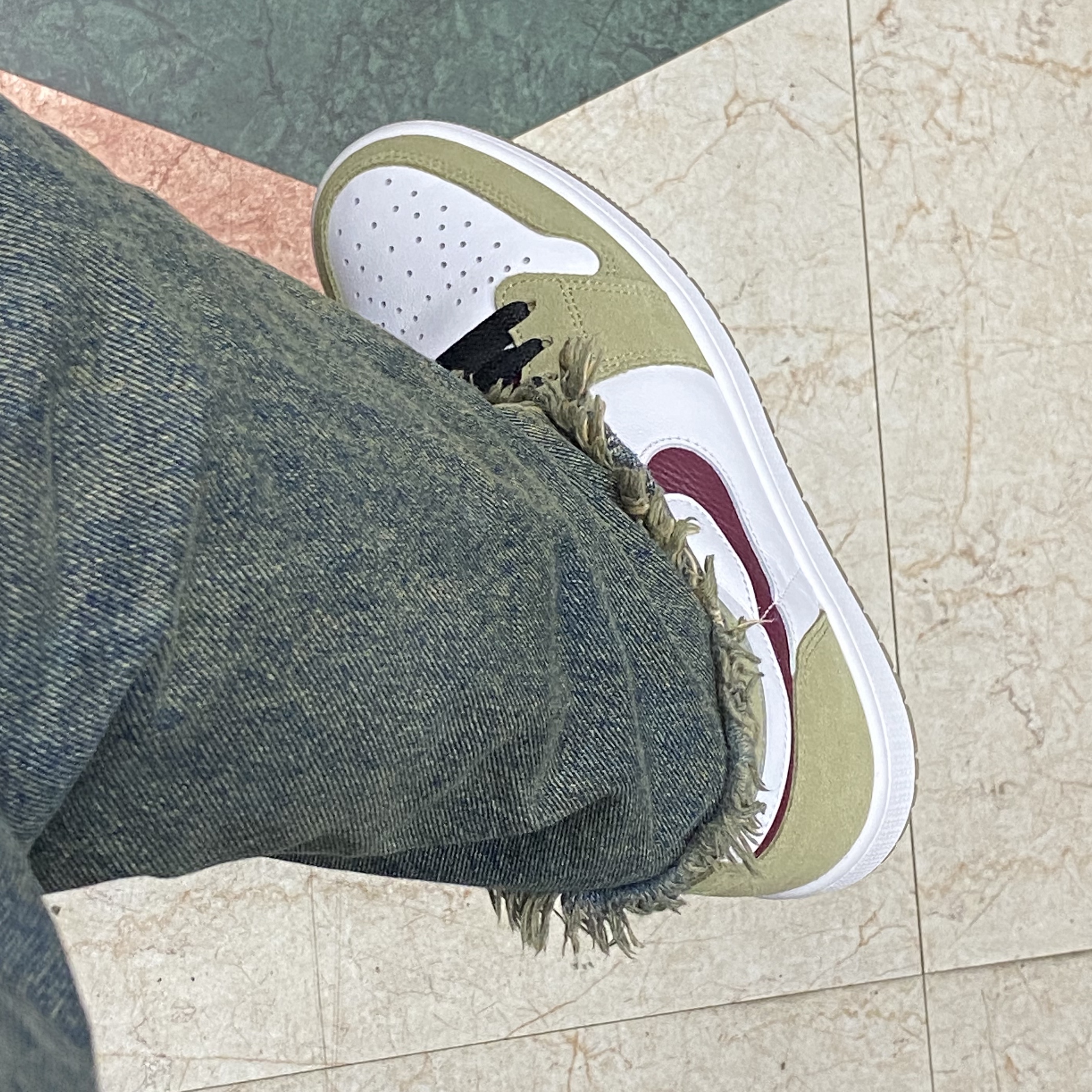 Jordan 1 Zoom Air CMFT Neutral Olive 착용 스타일 - 1