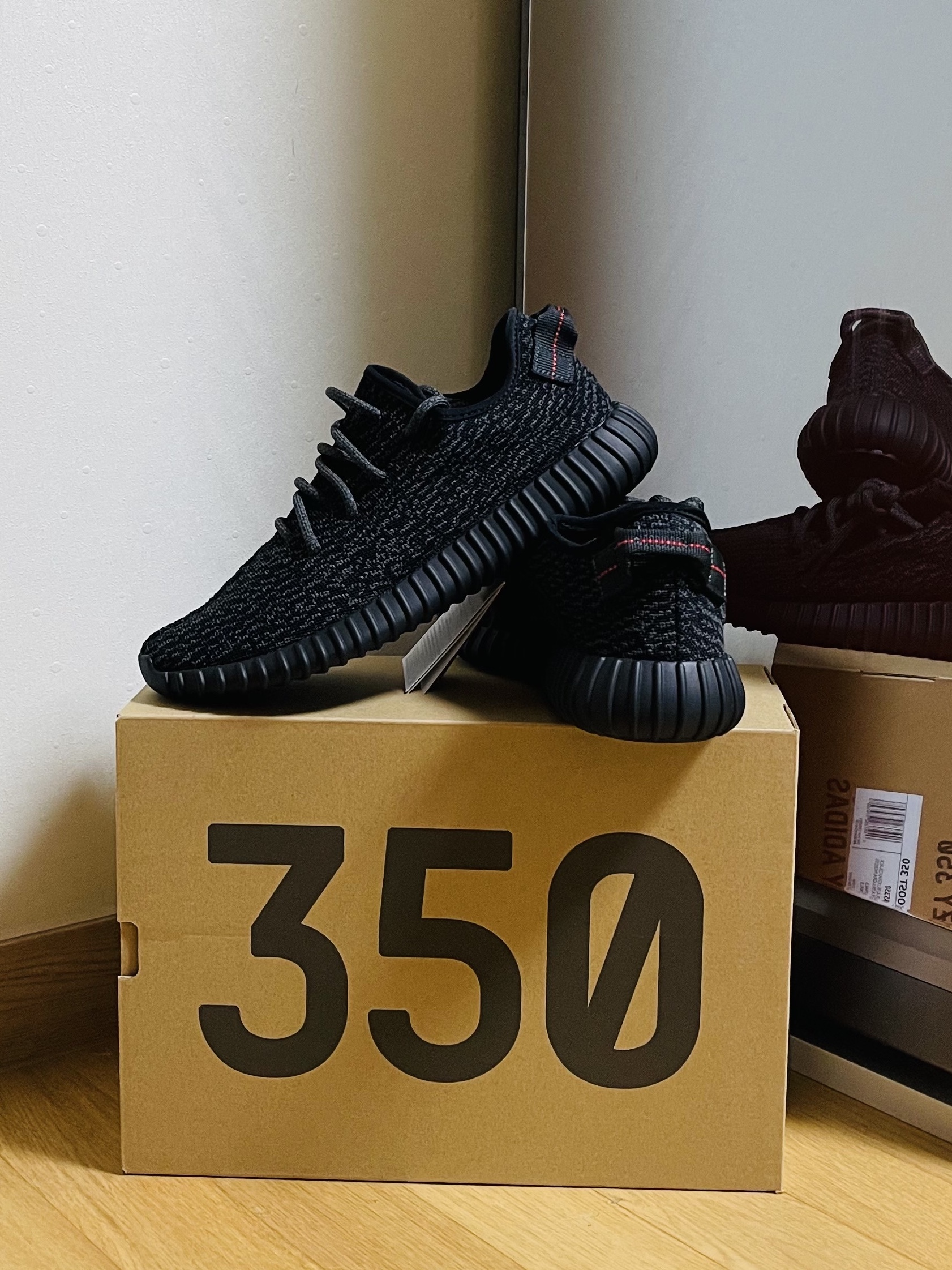 Adidas Yeezy Boost 350 Pirate Black 2023, Adidas Yeezy Boost 350 Pirate Black 2015 착용 스타일