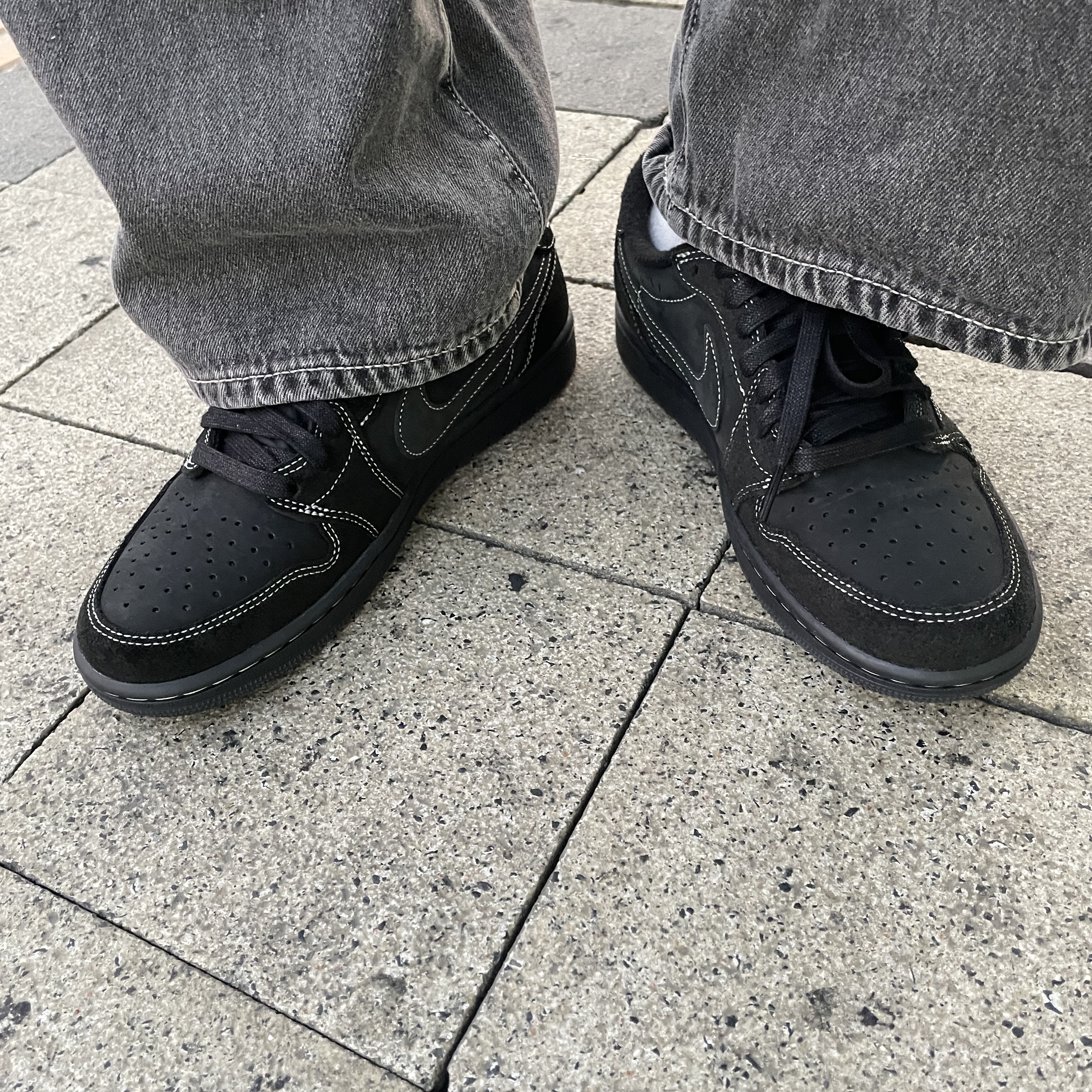 Jordan 1 x Travis Scott Retro Low OG SP Black Phantom 착용 스타일