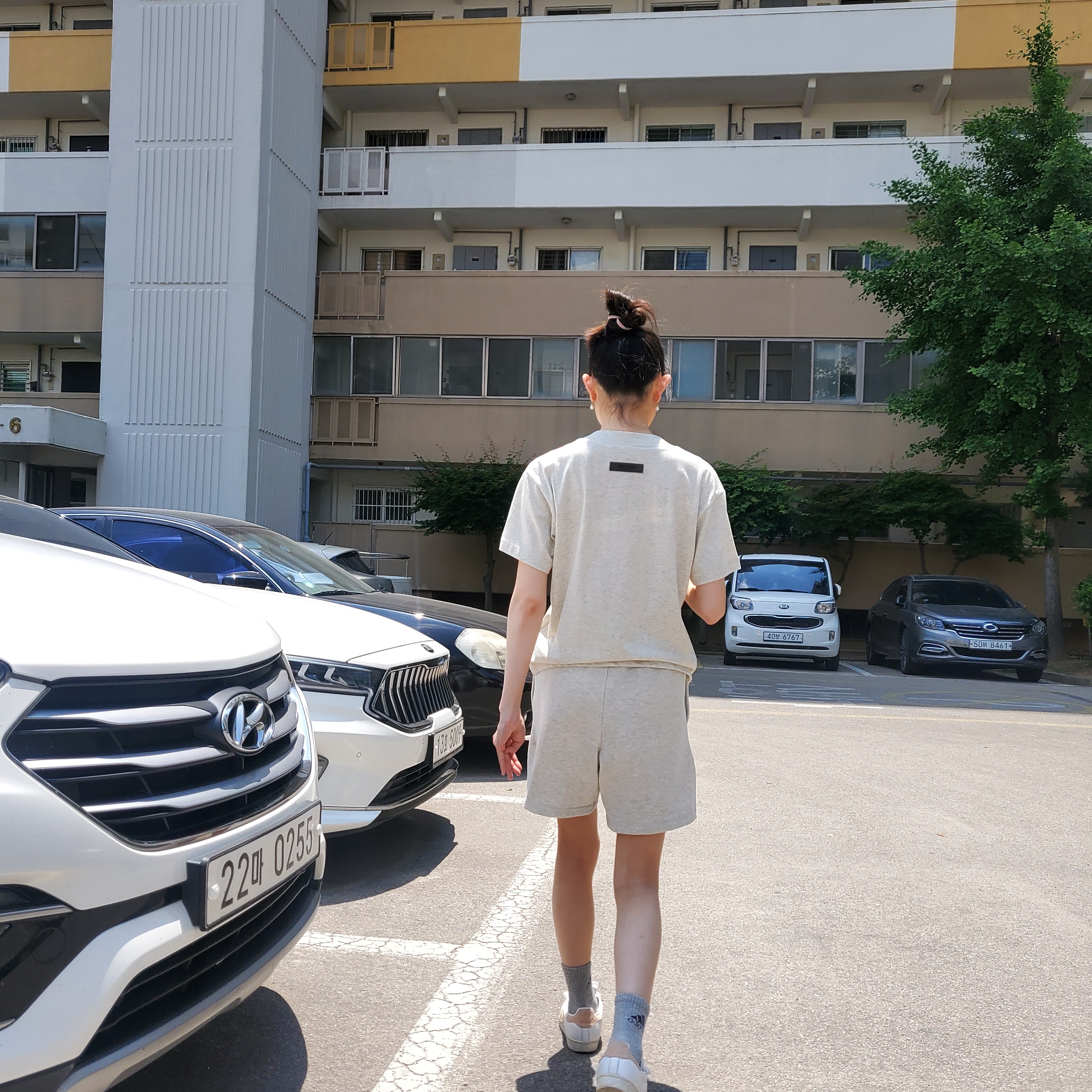 (Kids) Essentials 1977 Shorts Light Oatmeal - 22SS, (W) Essentials 1977 T-Shirt Light Oatmeal - 22SS 착용 스타일 - 1