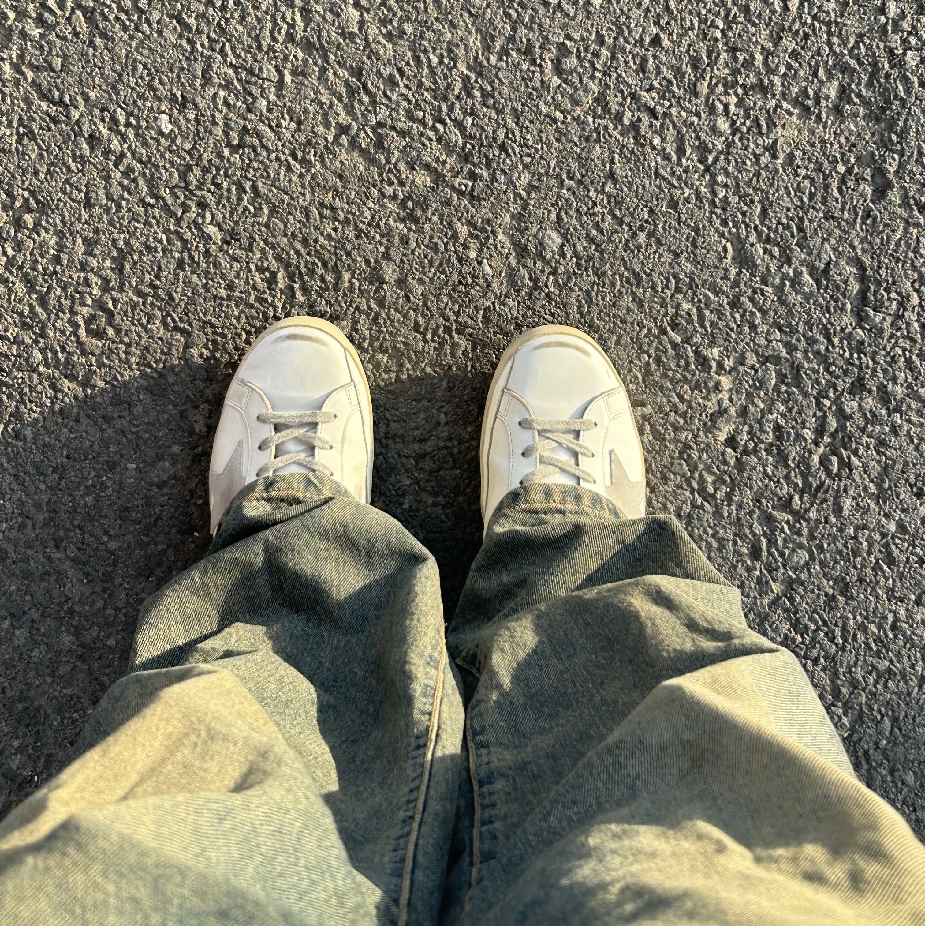 Golden Goose Superstar White Black Heel Tab Sneakers 착용 스타일