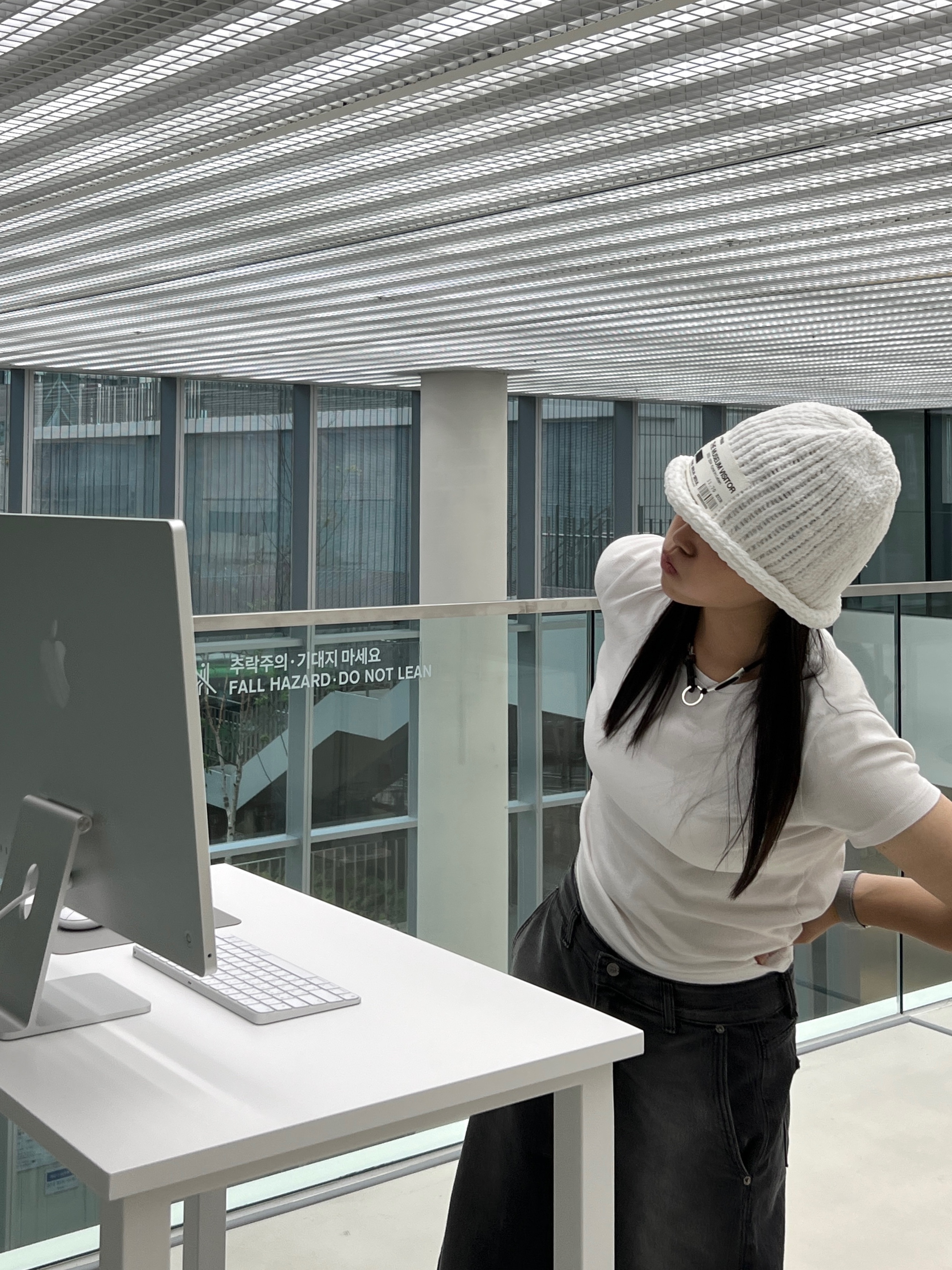 The Museum Visitor Ticket Beanie White - 23PS 착용 스타일