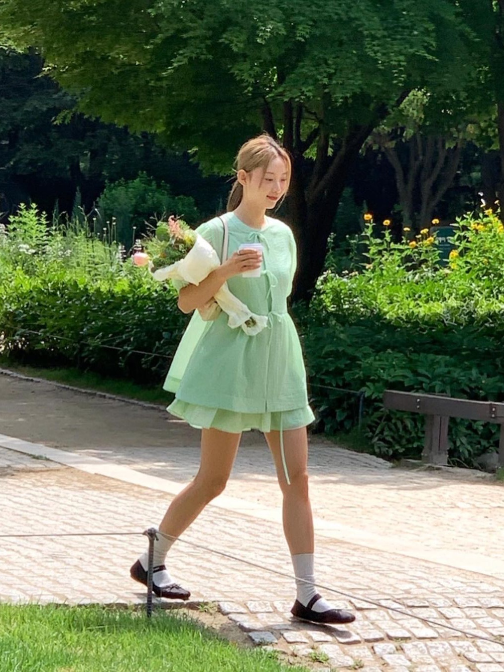 (W) Miu Miu Satin Ballerinas Black 착용 스타일