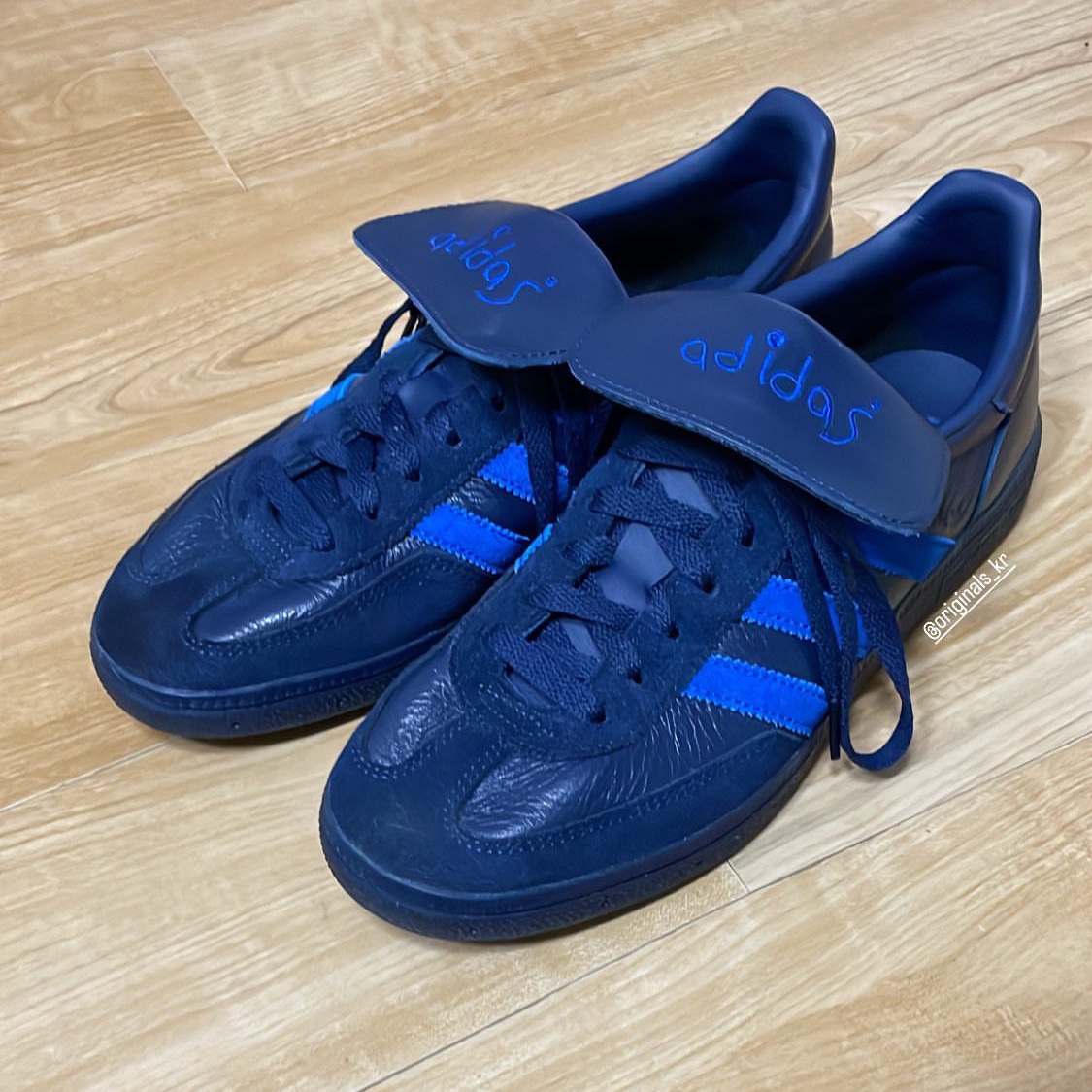 Adidas Spezial Handball Night Indigo Power Blue 착용 스타일