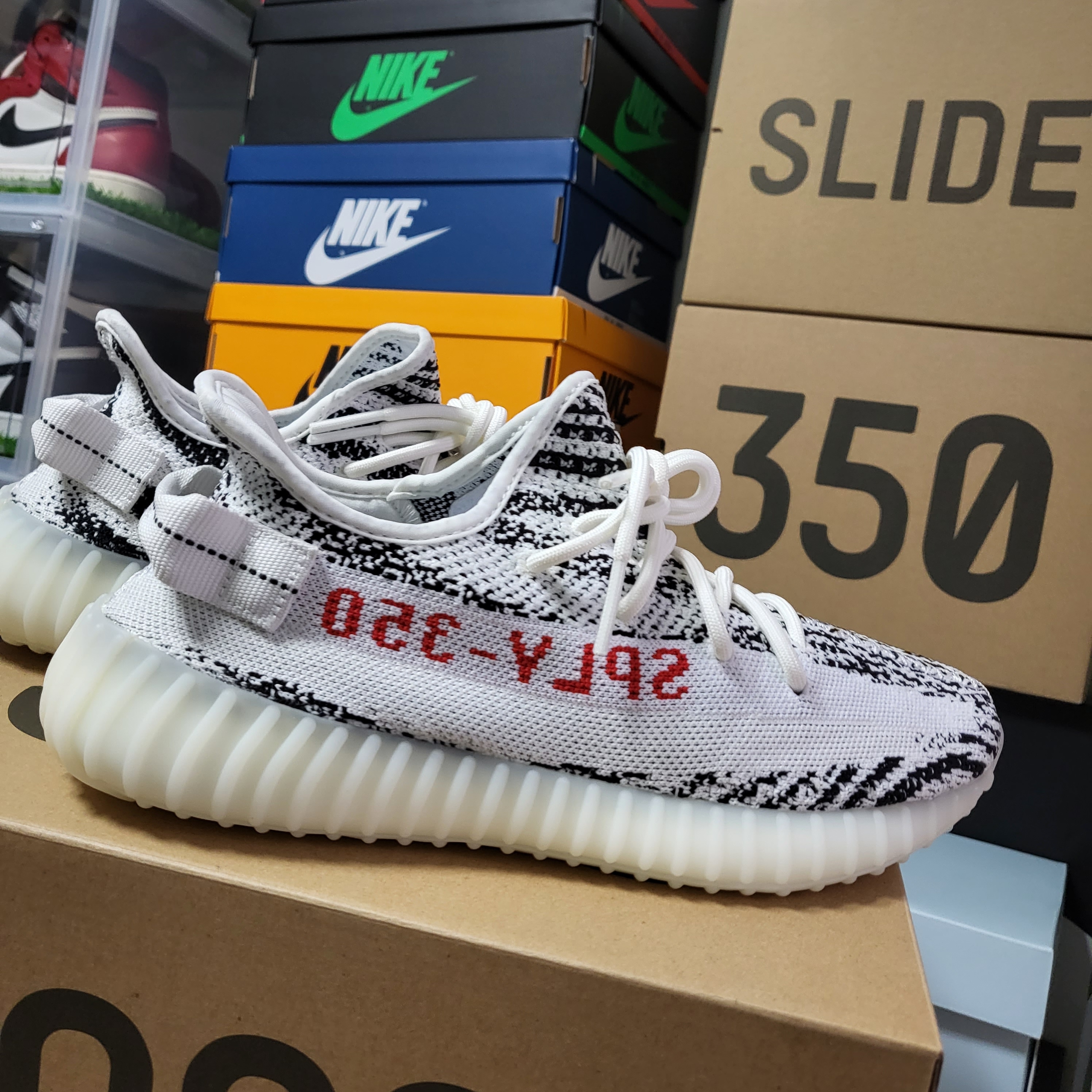 Adidas Yeezy Boost 350 V2 Zebra 2022/2023 착용 스타일 - 2